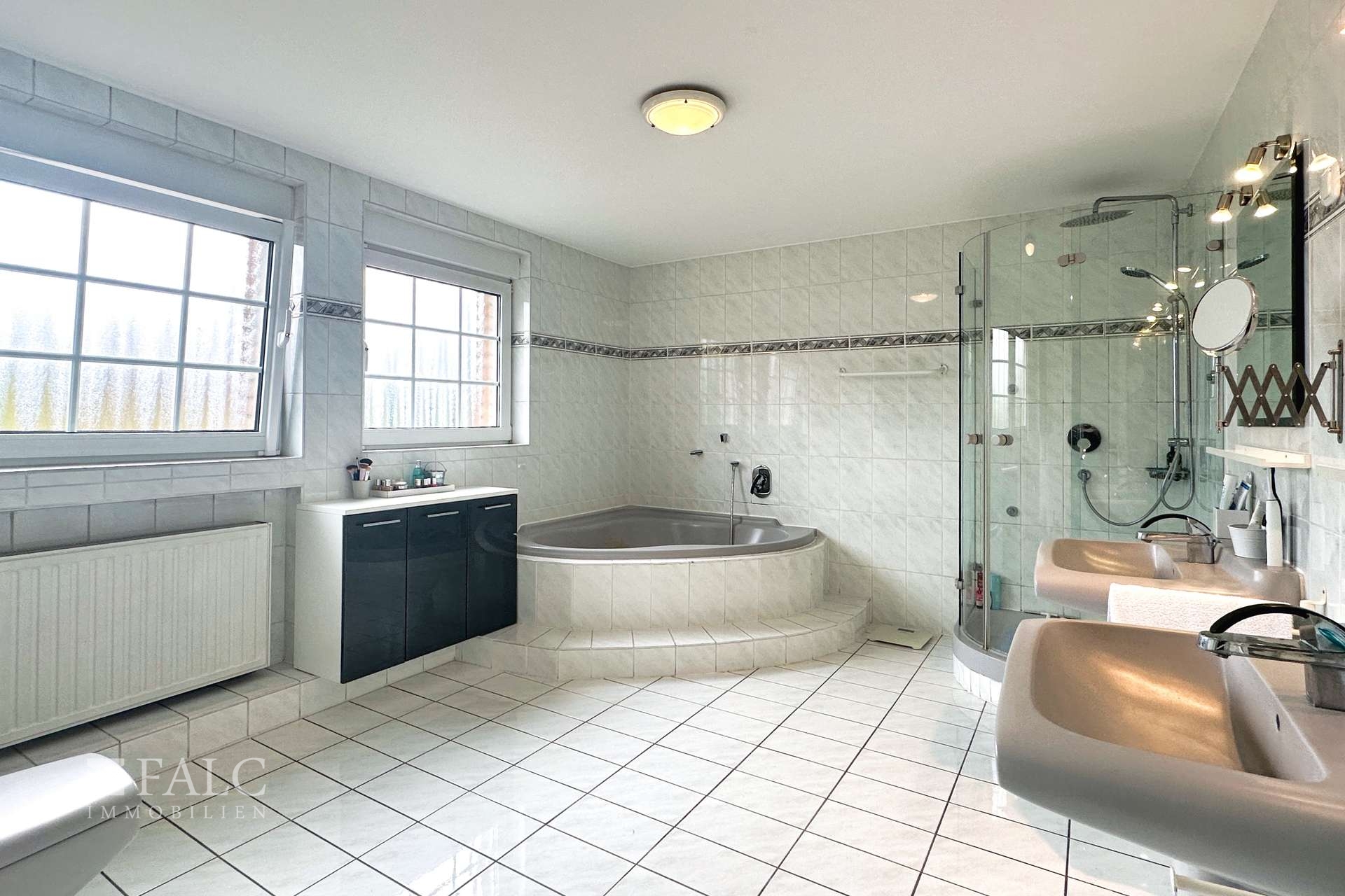 Badezimmer im Obergeschoss