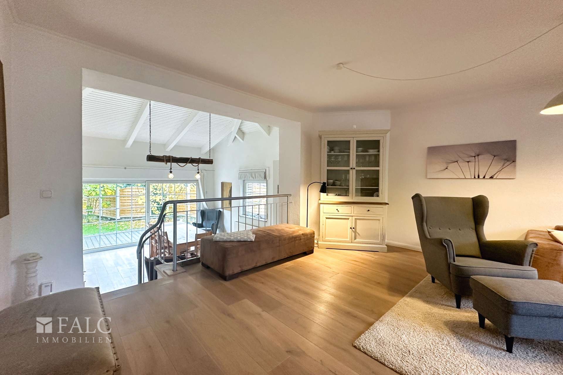 Wohnzimmer mit Kaminzimmer