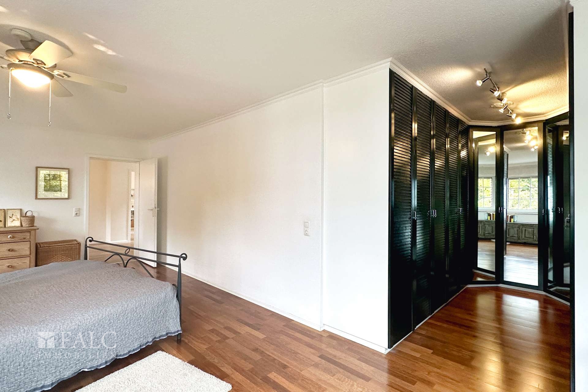 Schlafzimmer mit Ankleide Obergeschoß
