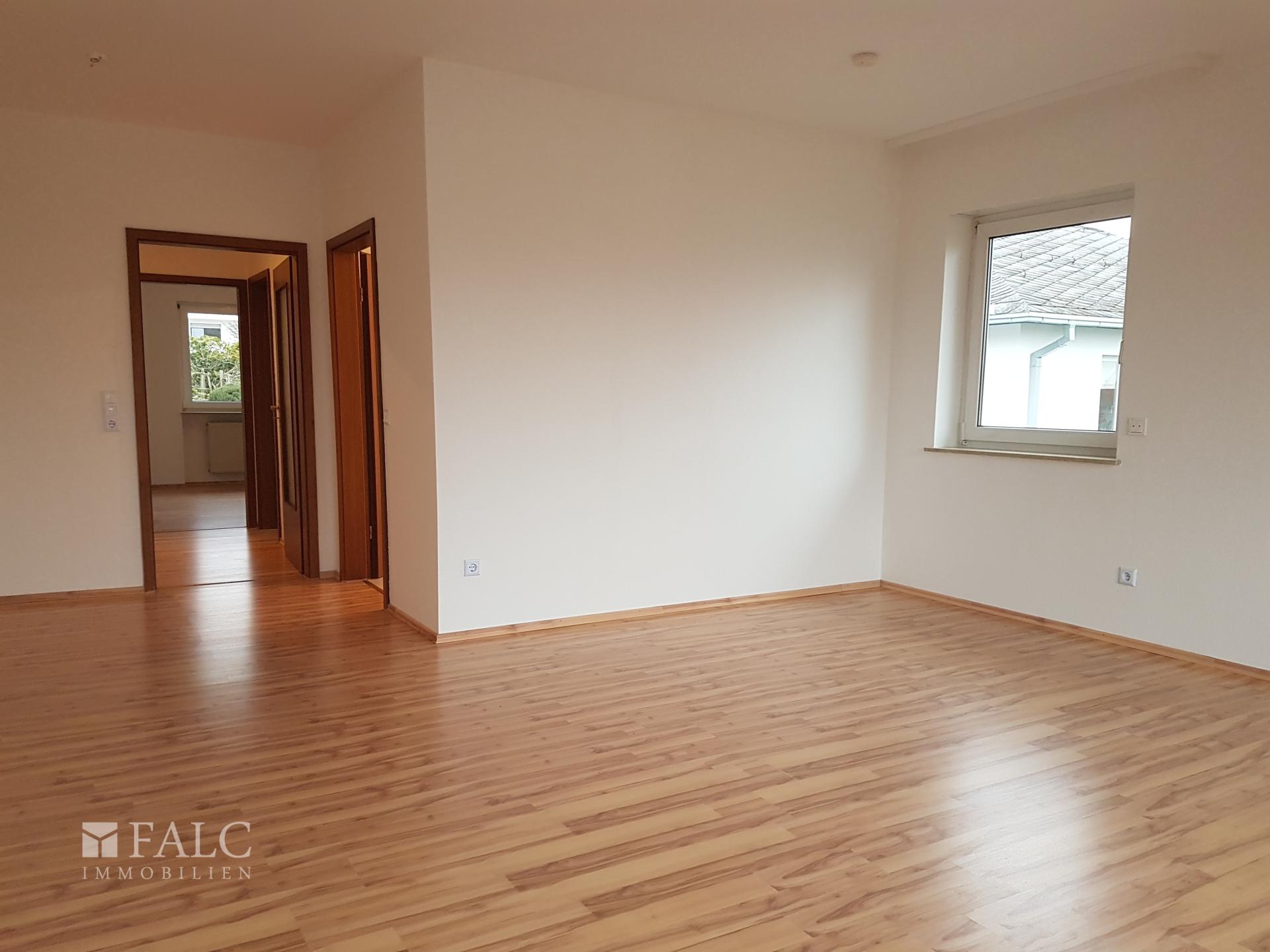 Wohnzimmer mit Blick in den Flur