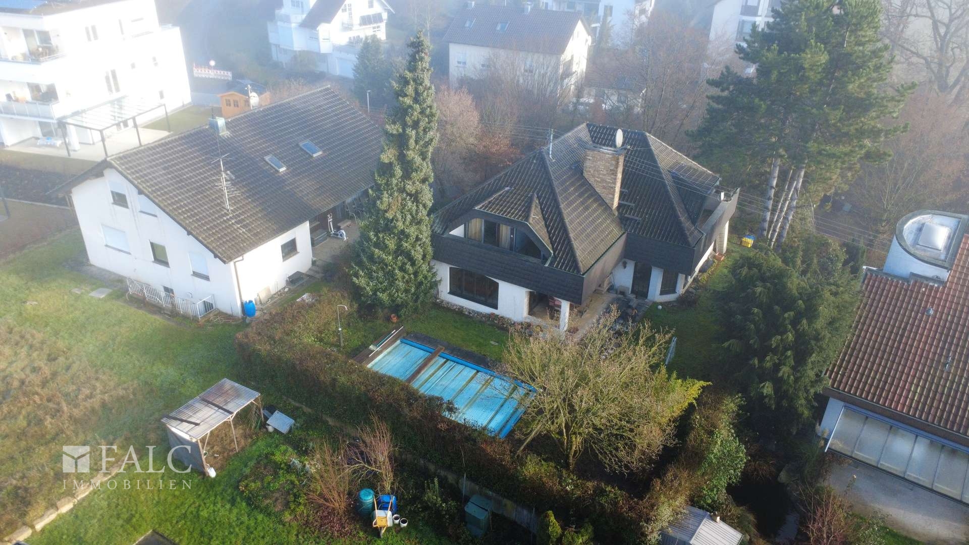 Hochwertiger Garten- & Poolbereich