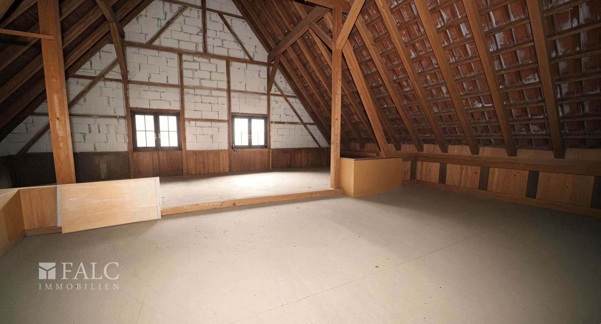 Zweistöckige Scheune