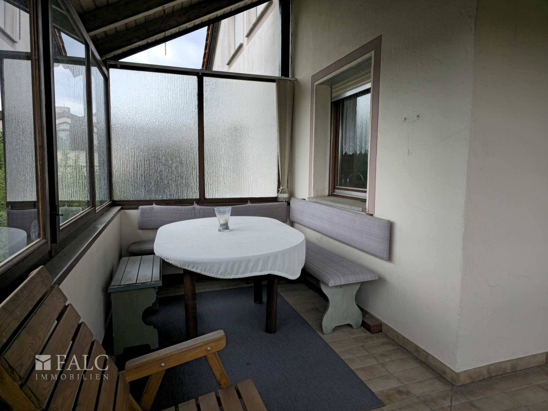 Geschützter Sitzplatz Balkon