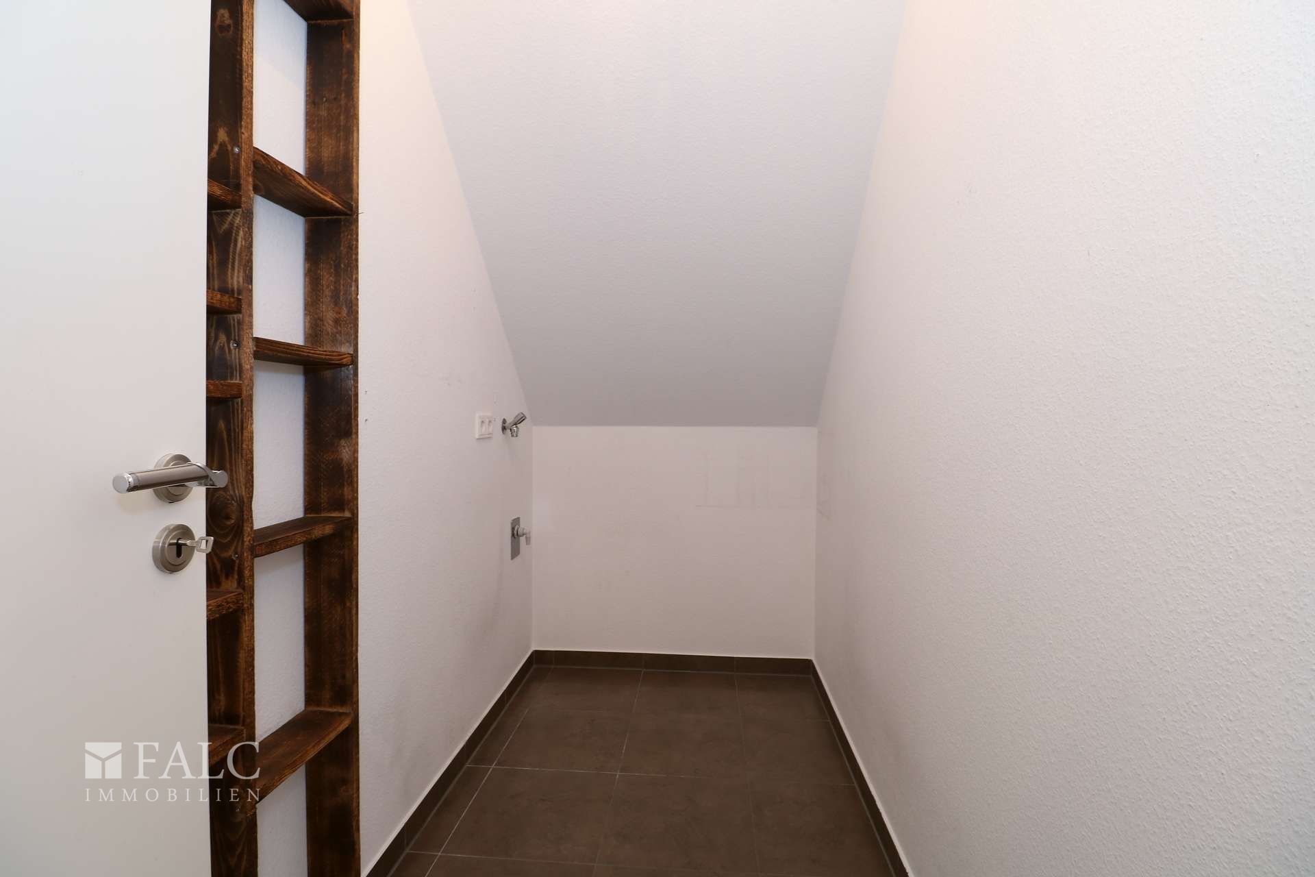 Abstellkammer mit WM-Anschluss