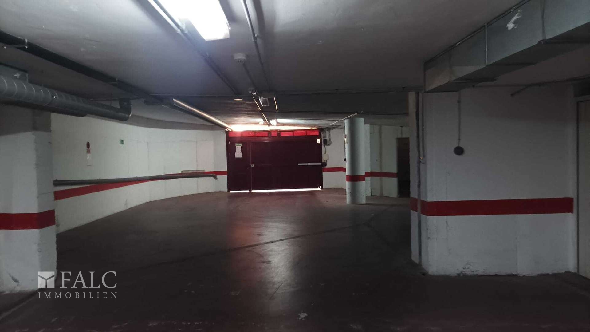 Aus und Einfahrt Garagen 