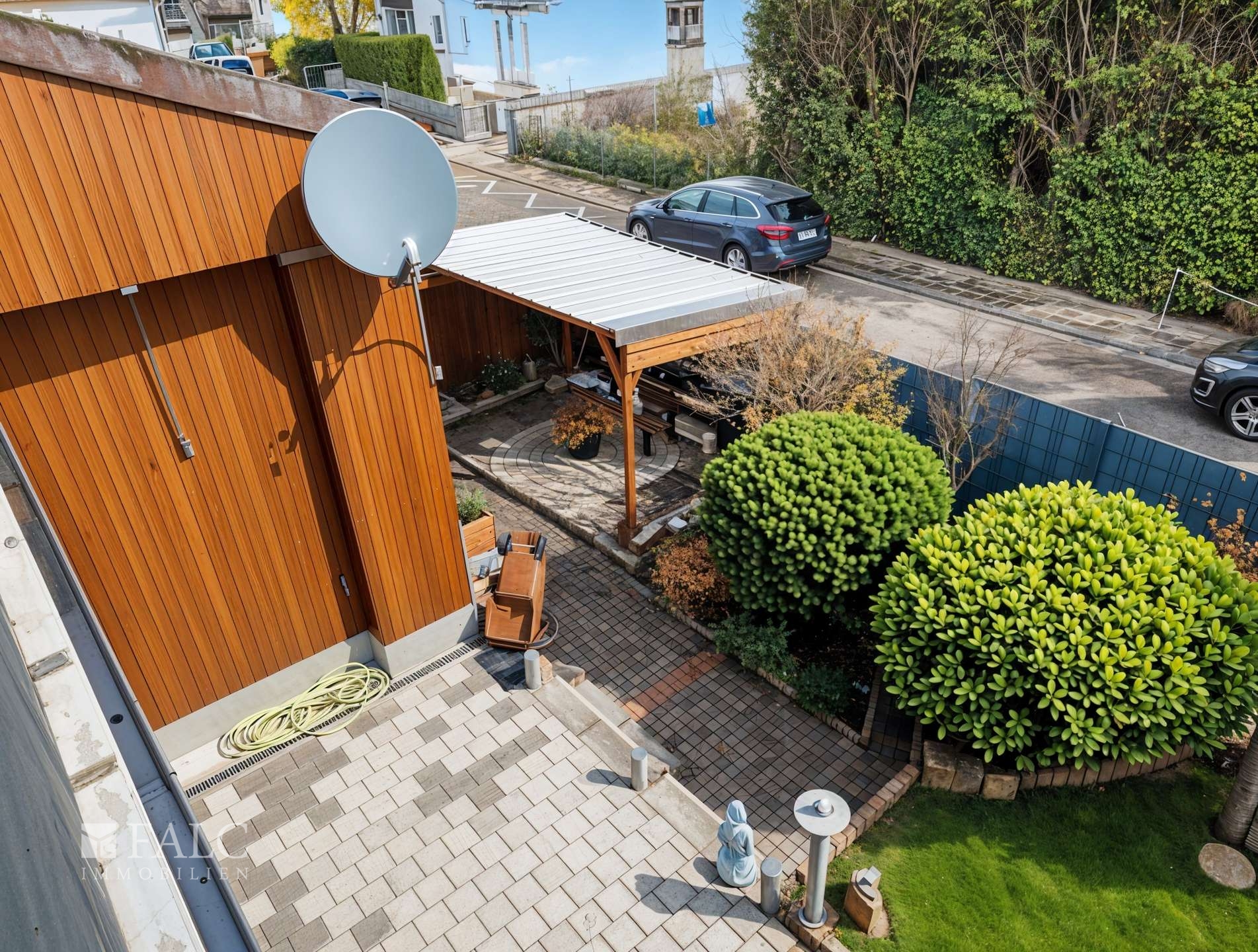 Hof - (KI generiert)