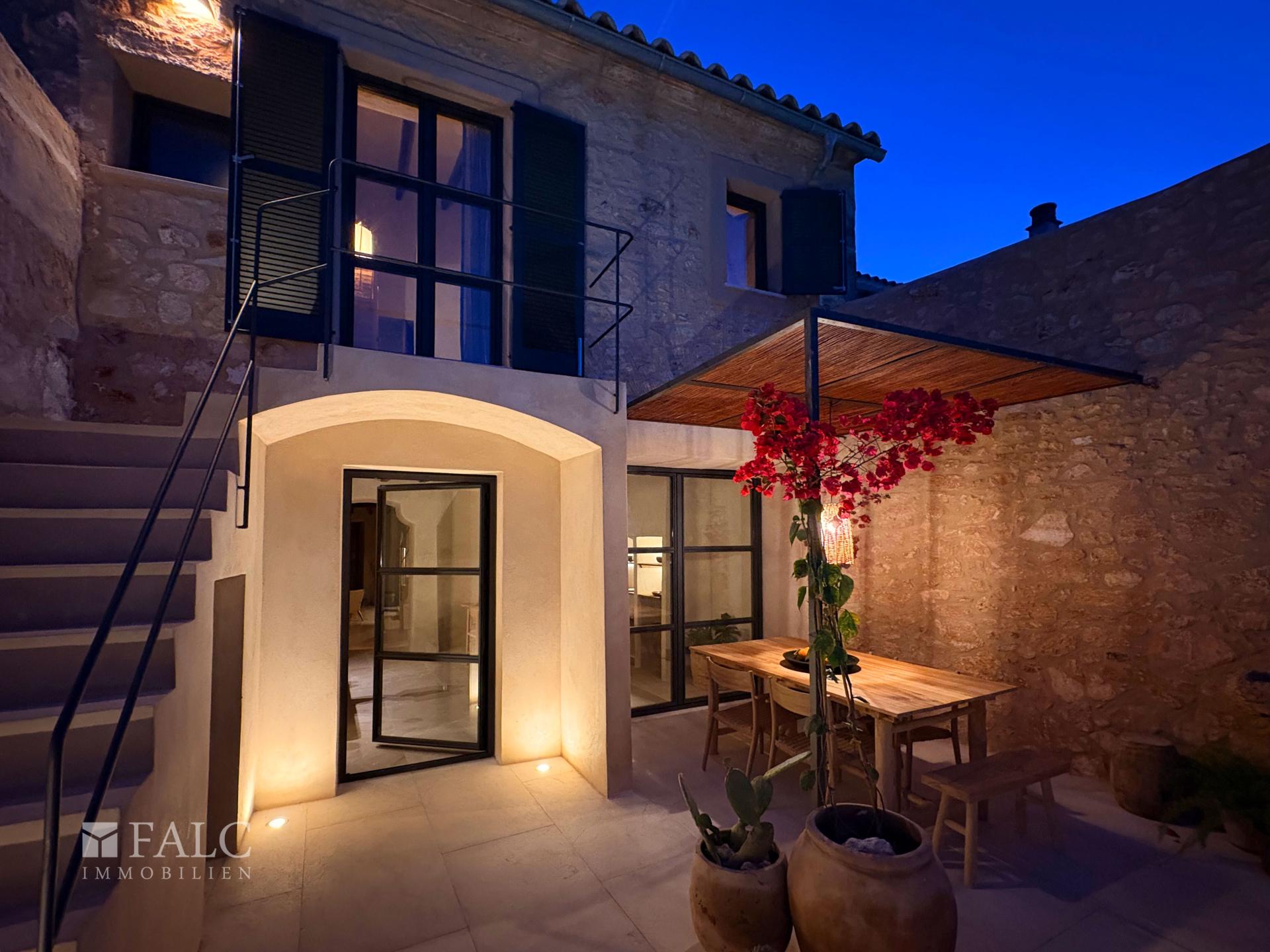 Außen-Ansicht bei Nacht