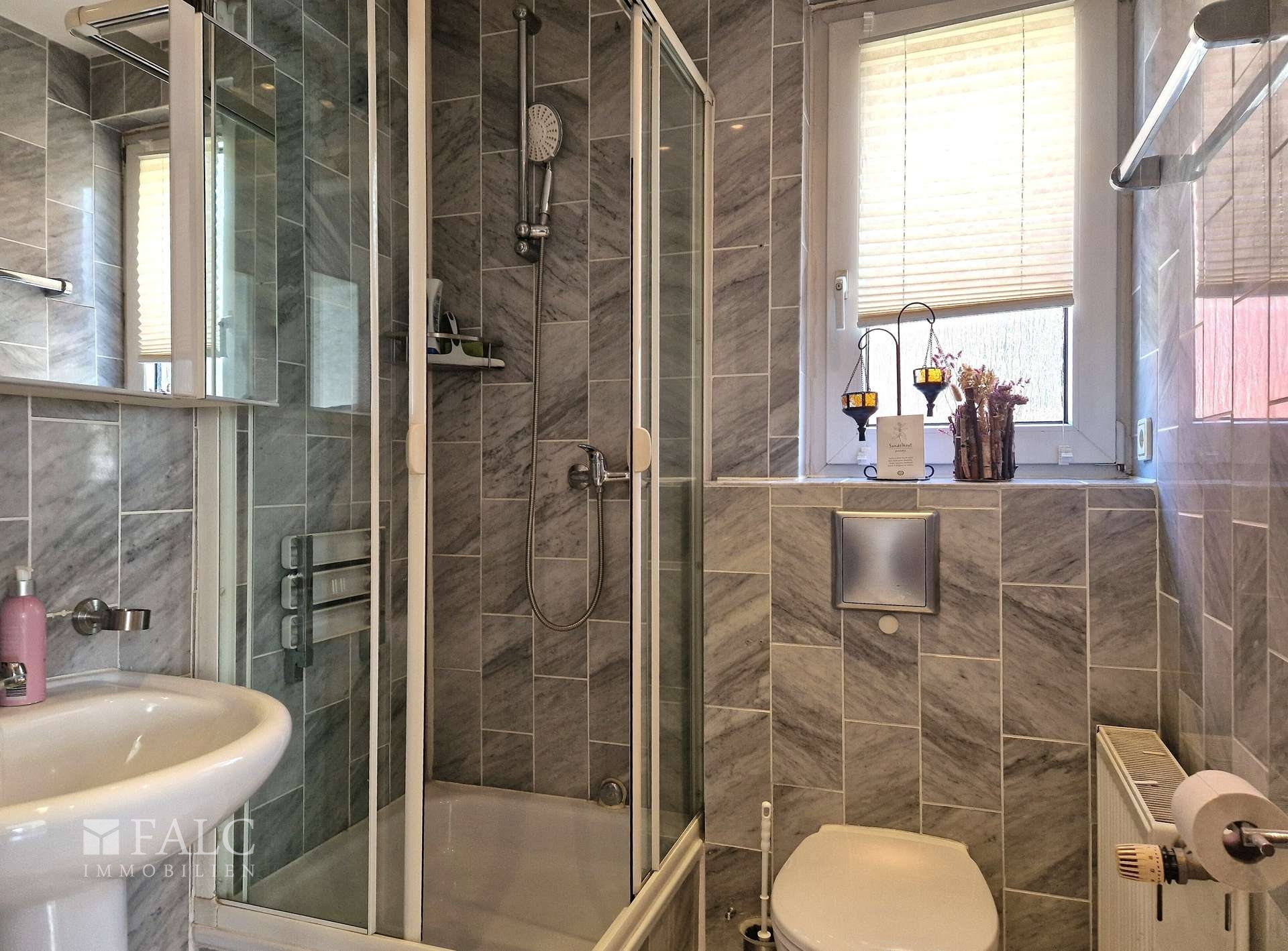 Gäste-WC mit Dusche