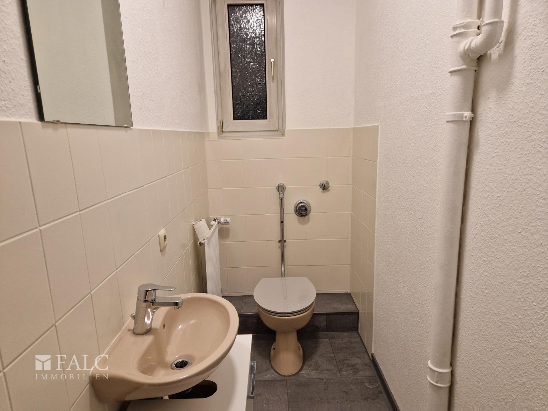 Gäste-WC mit Unterschrank