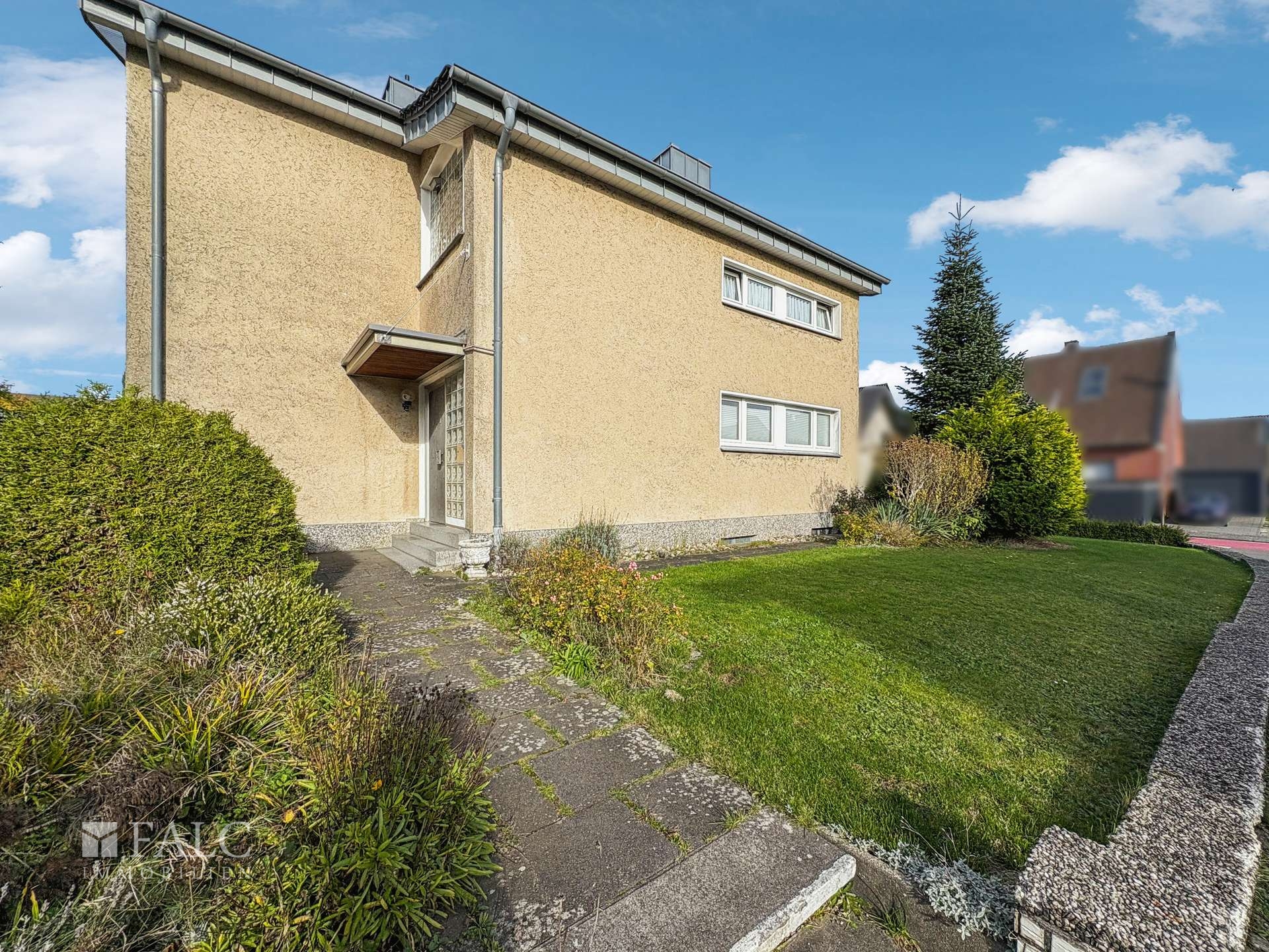 Treppenaufgang Richtung Haustür