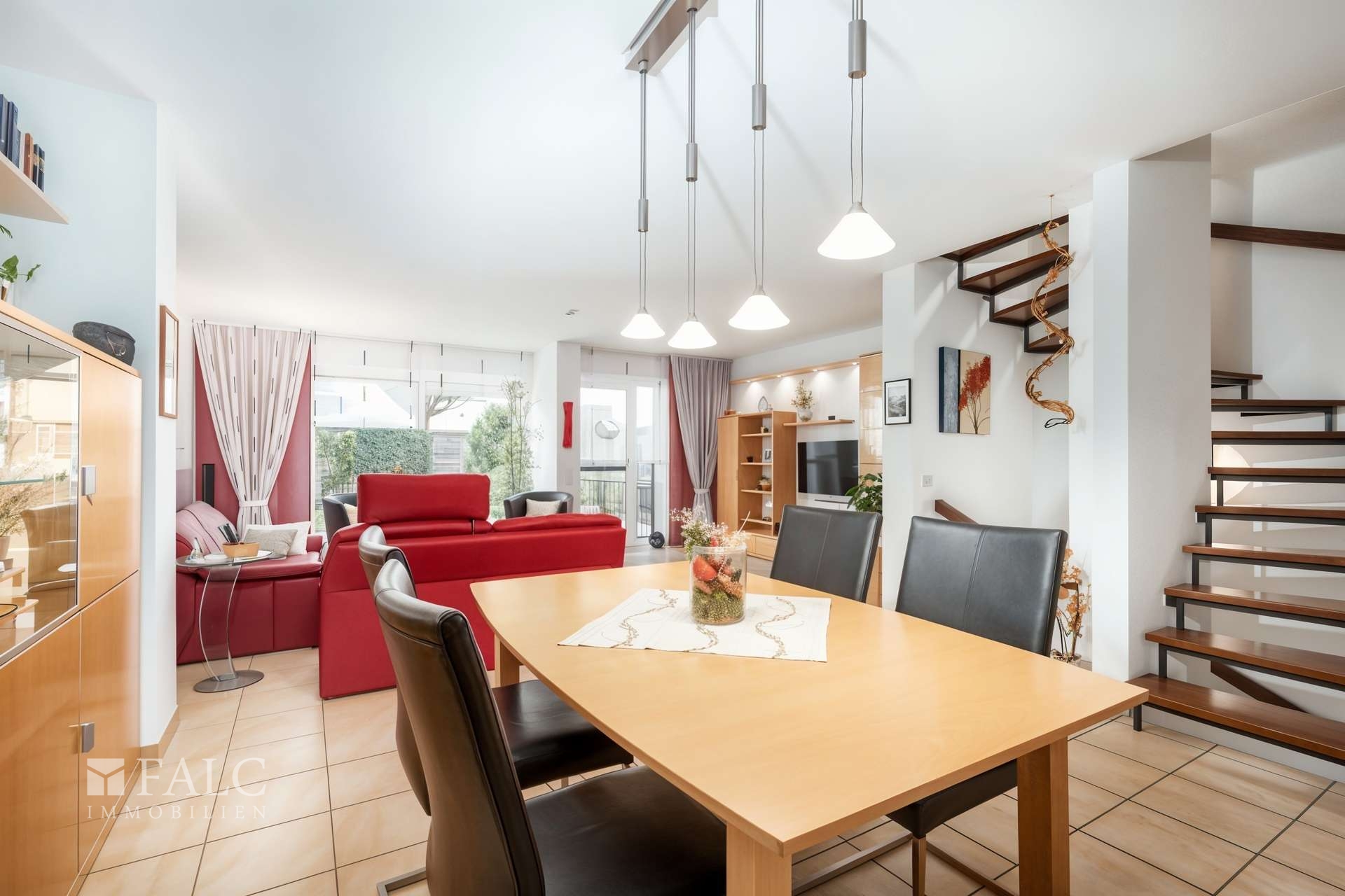 Esszimmer - (KI bearbeitet)