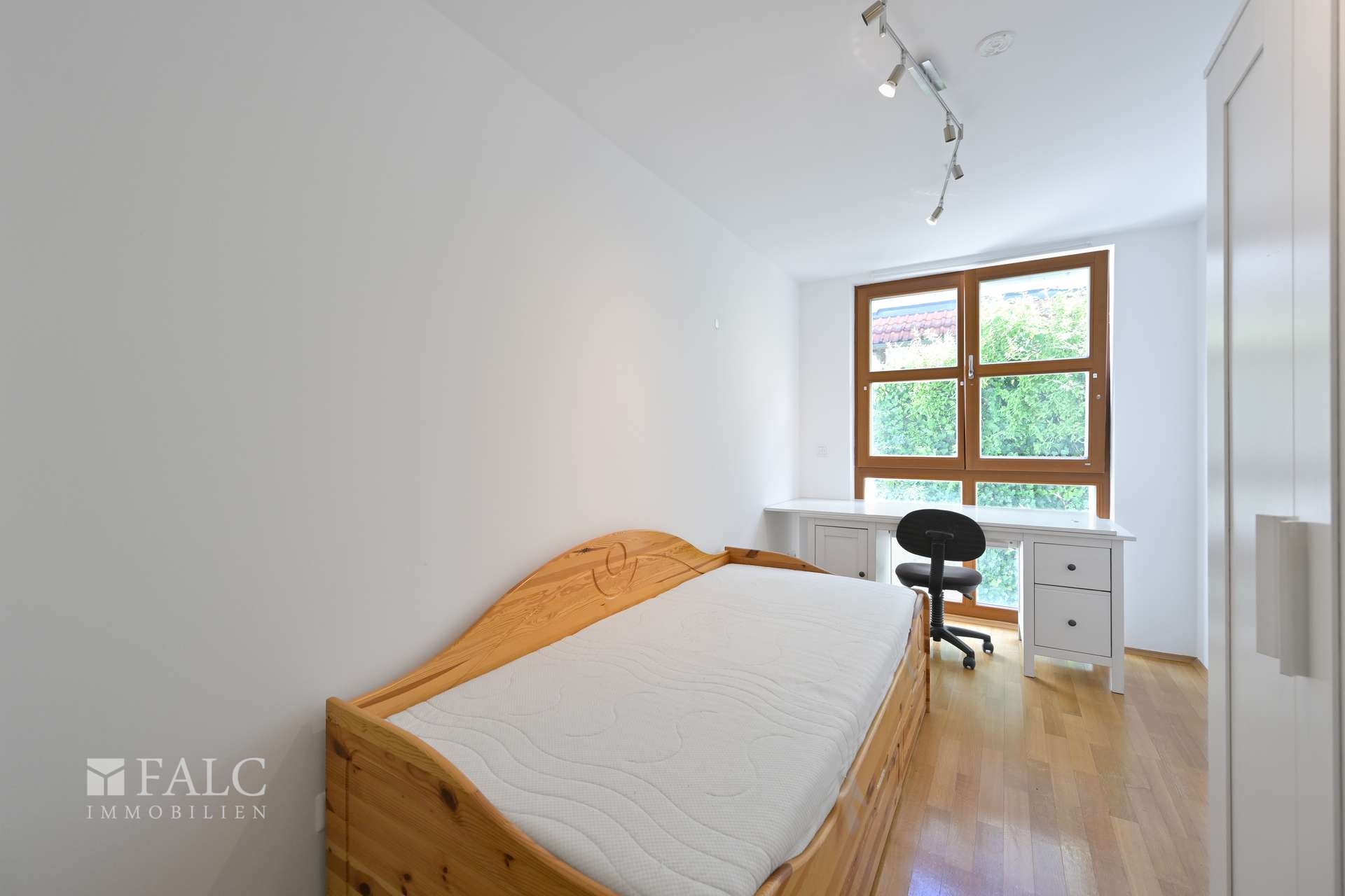 EG Zimmer links schräg