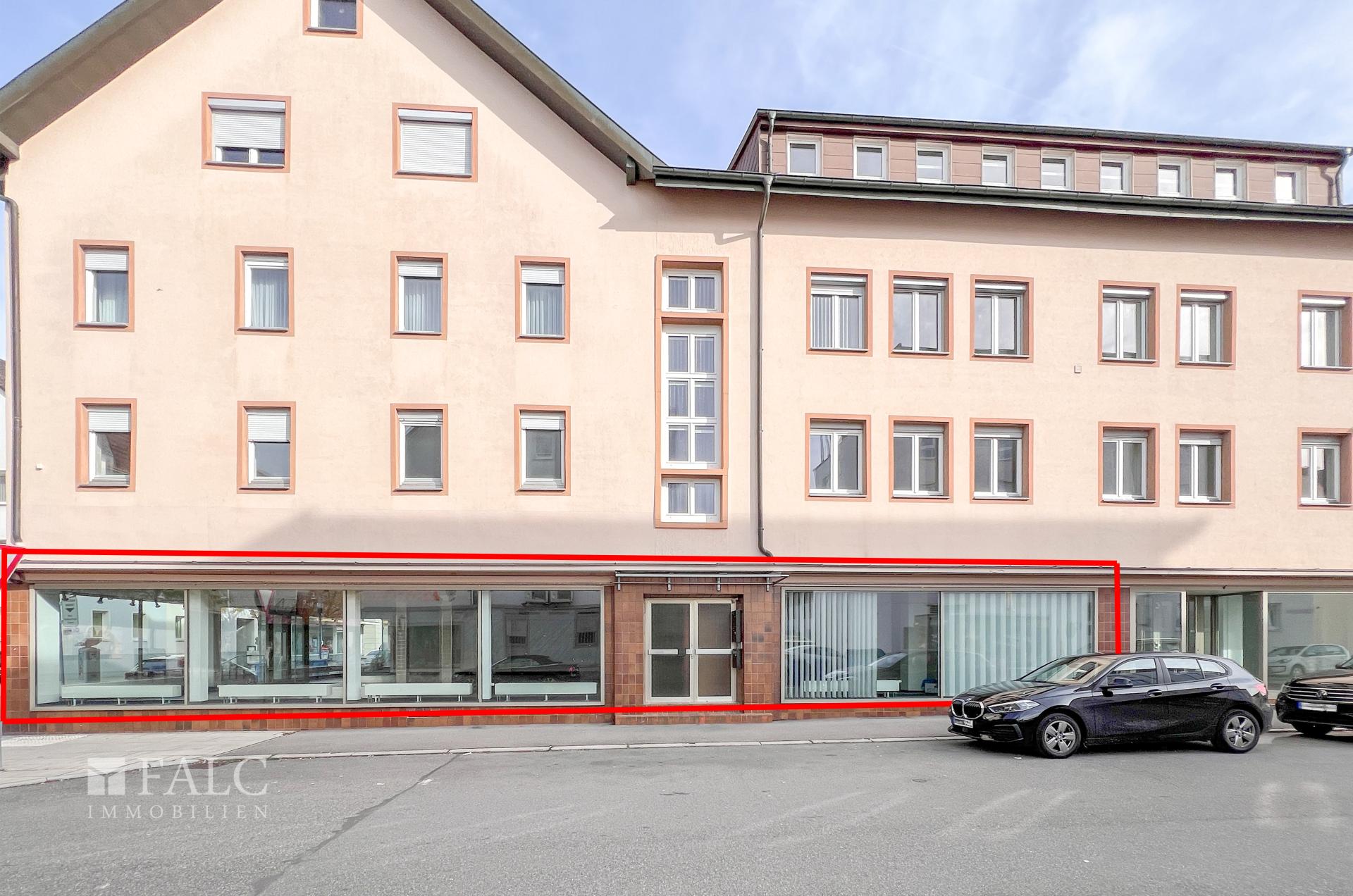 Seitenansicht des Ladenlokals mit Ecklage