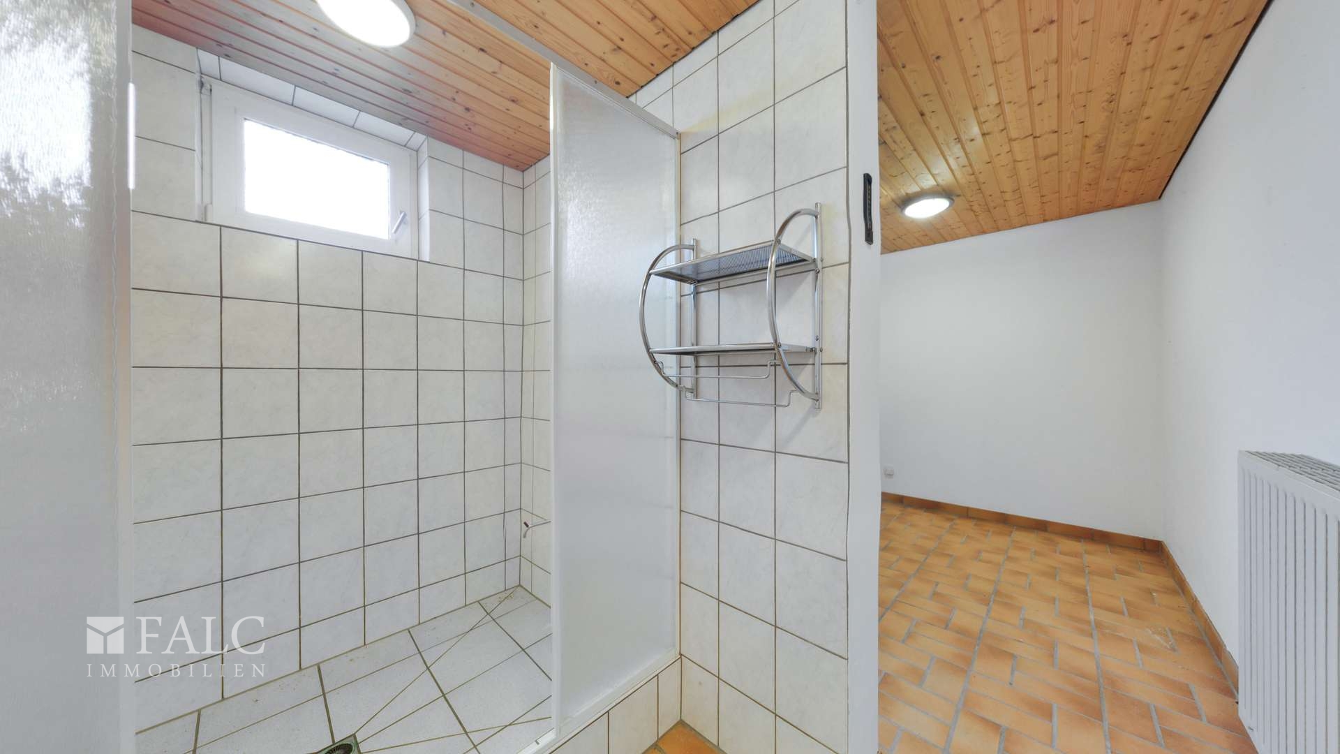 Dusche & ehemaliger Saunabereich