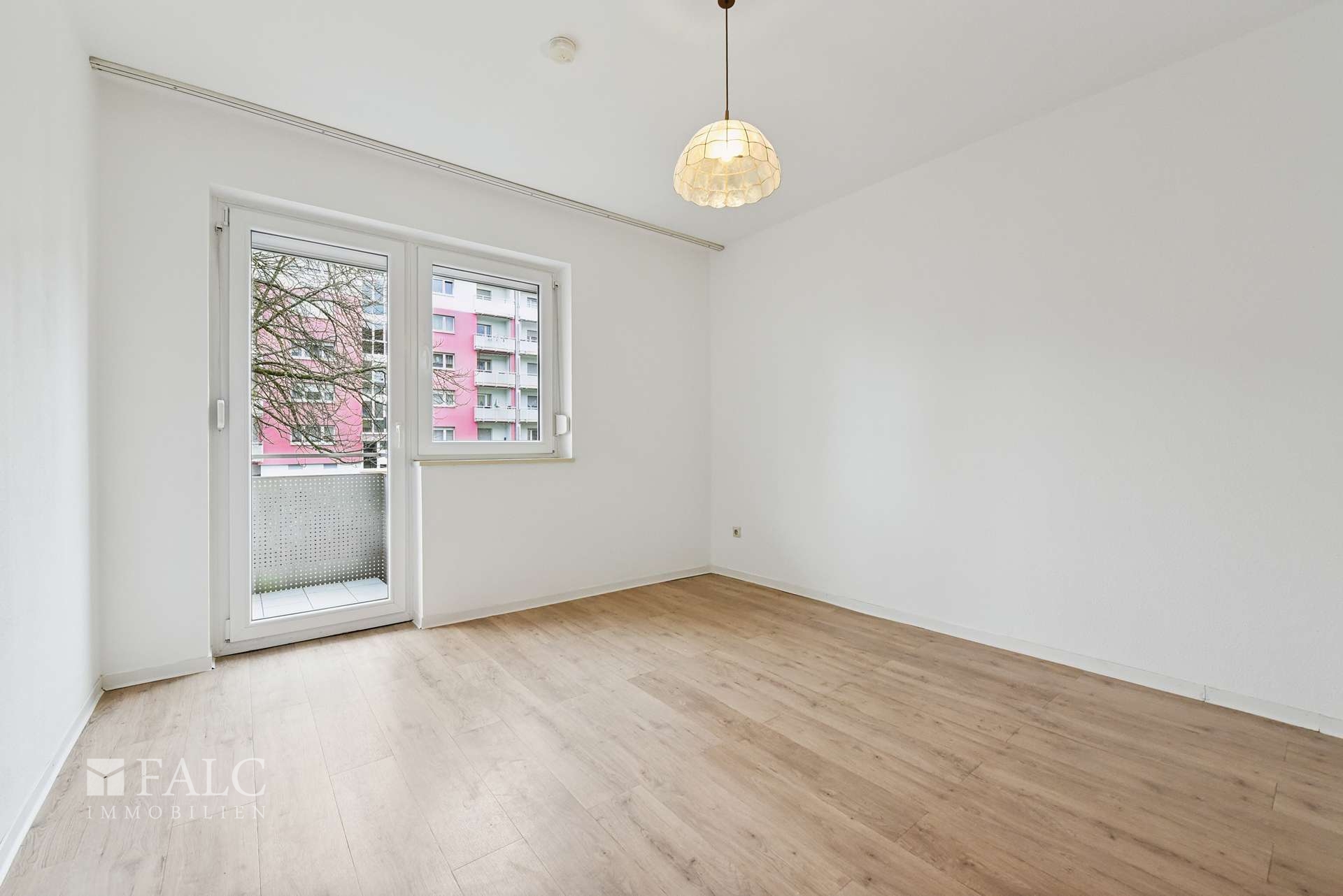 Schlafzimmer mit Balkonzugang