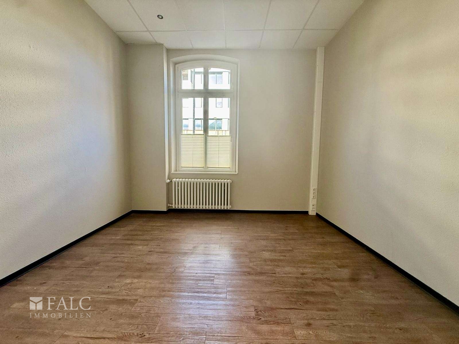 Büroraum - Hochpaterre