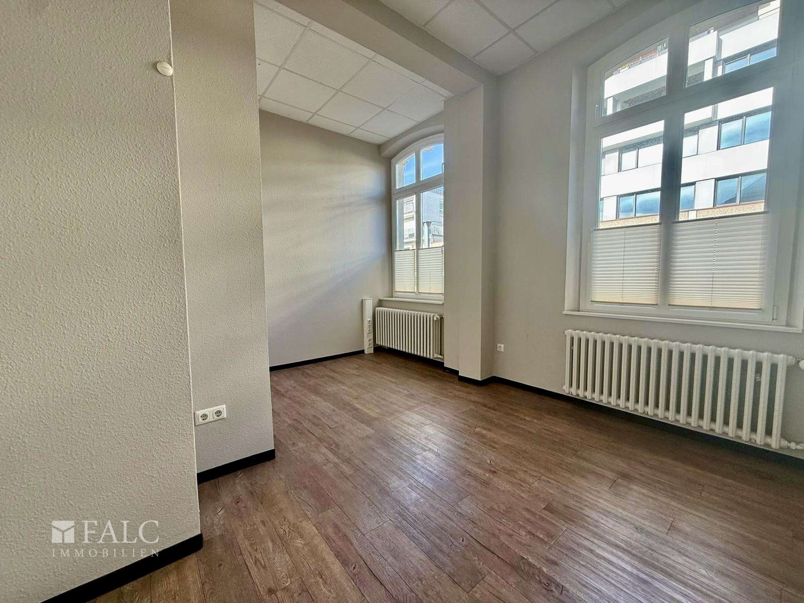 Büroraum - Hochpaterre