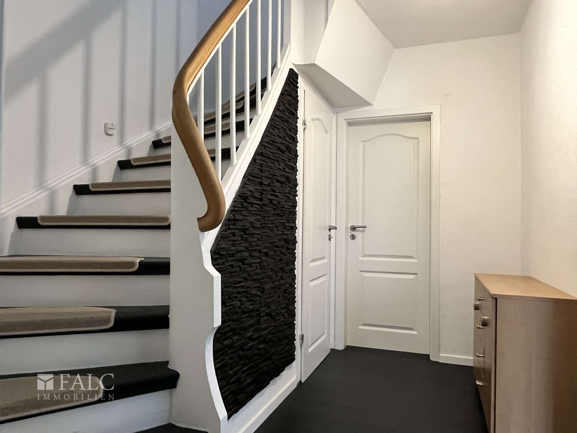 Flur und Treppenaufgang
