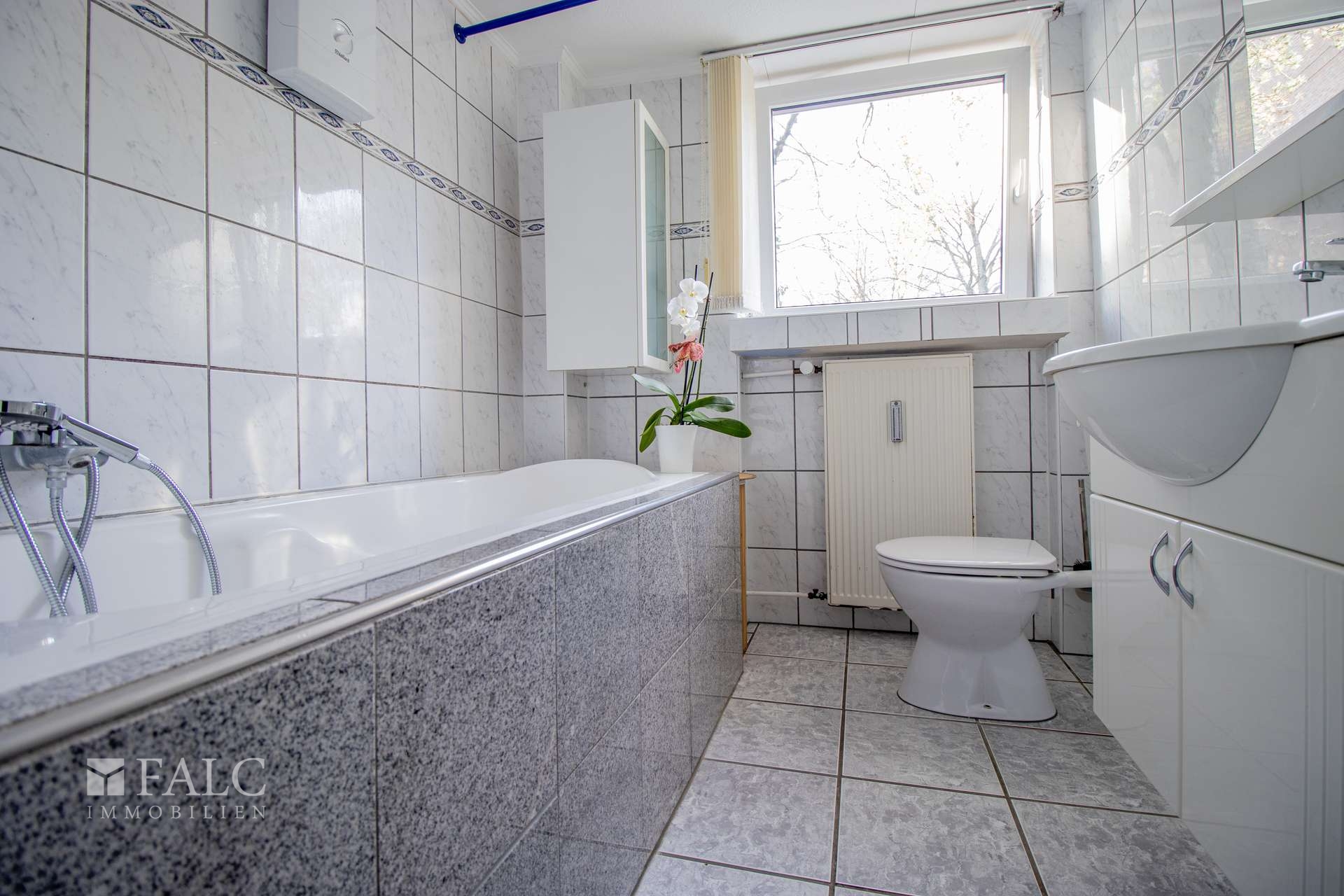 Modernes Badezimmer