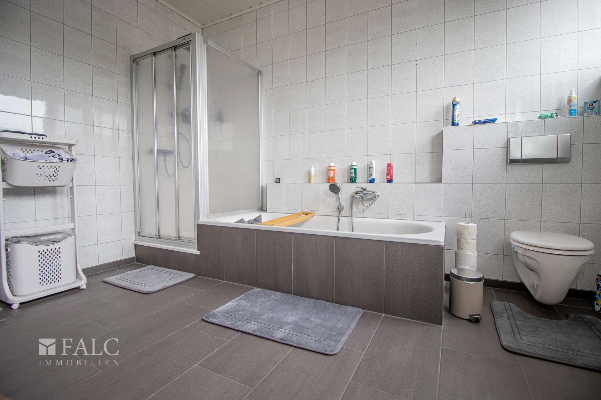 Modernes Badezimmer