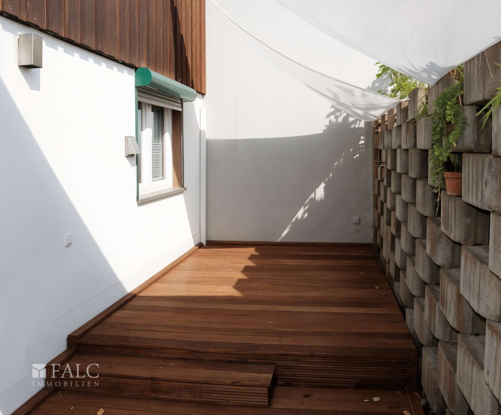 Terrassenbereich Erdgeschoss verkleinert - (KI generiert)