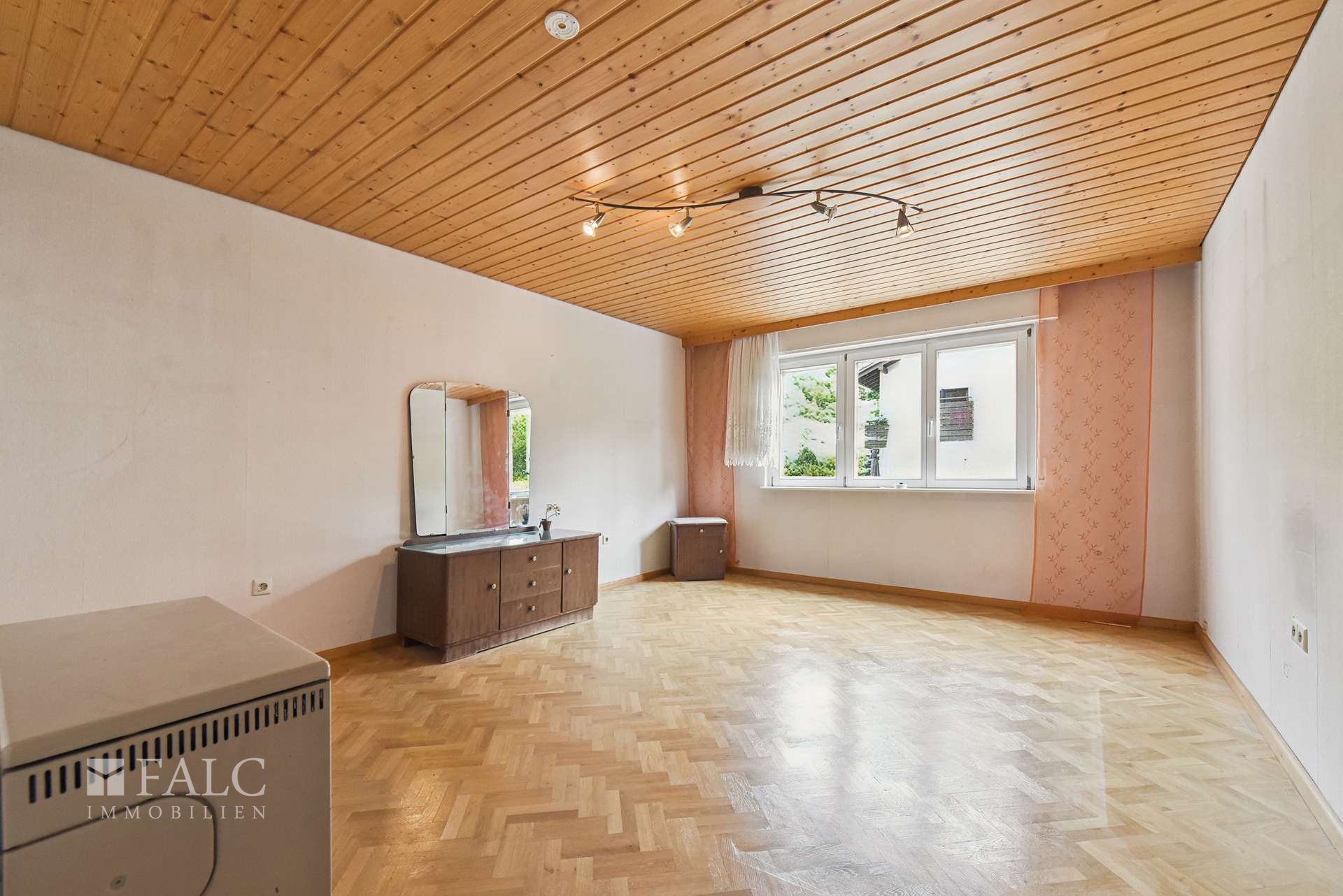 Großzügiges Wohnzimmer EG