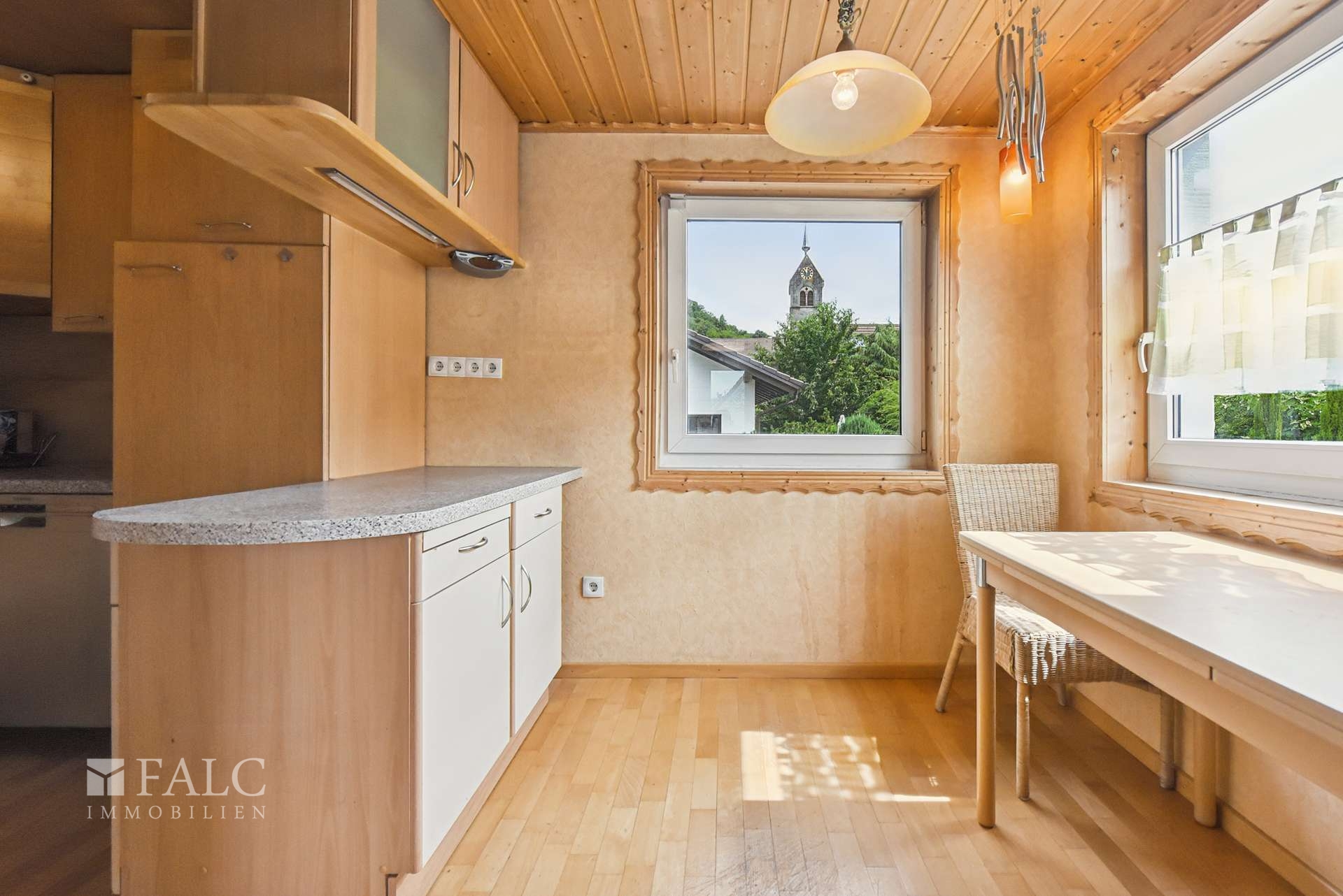 Lichtdurchflutete Essecke OG