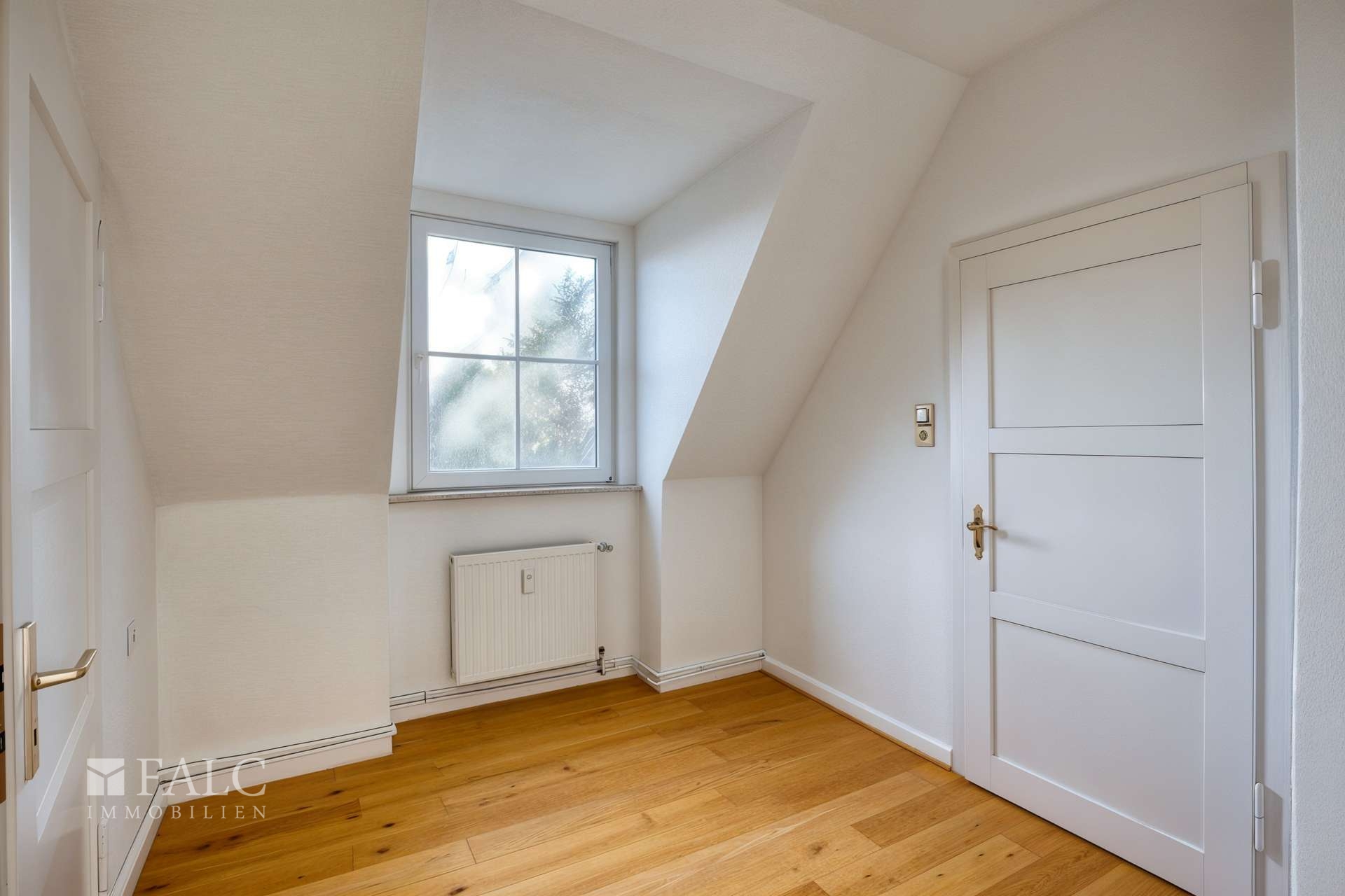 Zimmer 2 leer - (KI generiert)