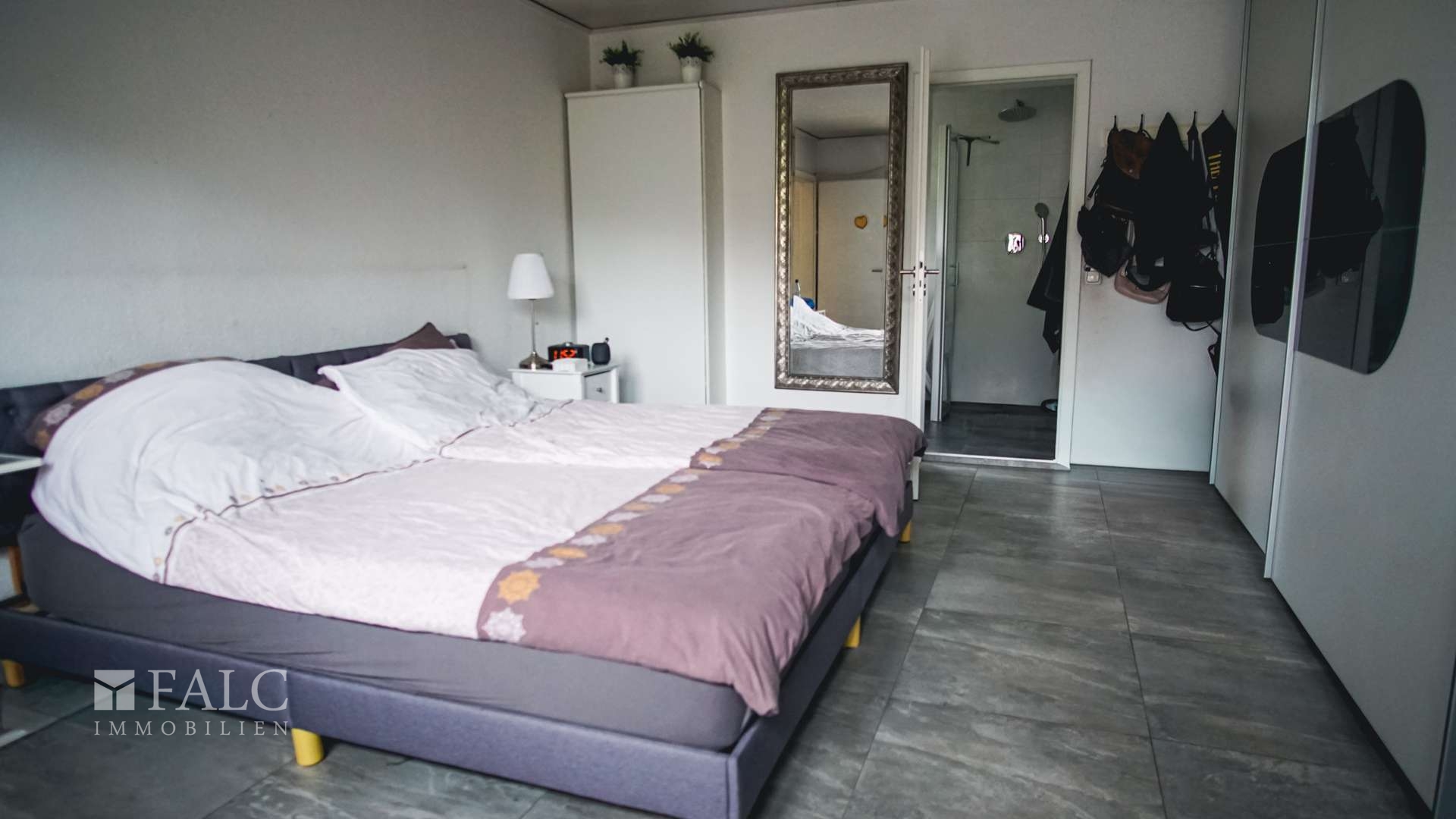 Schlafzimmer mit Bad