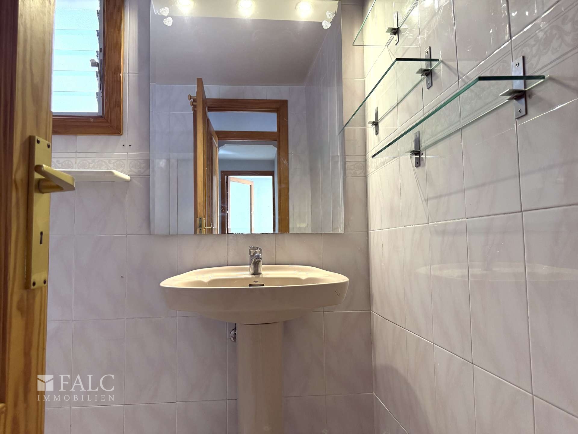 Badezimmer 1 mit Badewanne