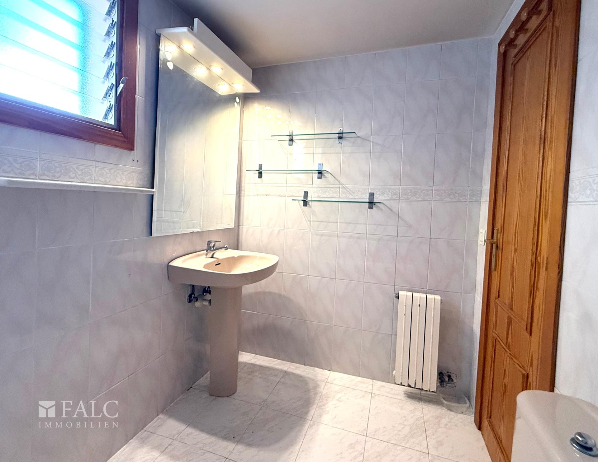 Badezimmer 1 mit Badewanne