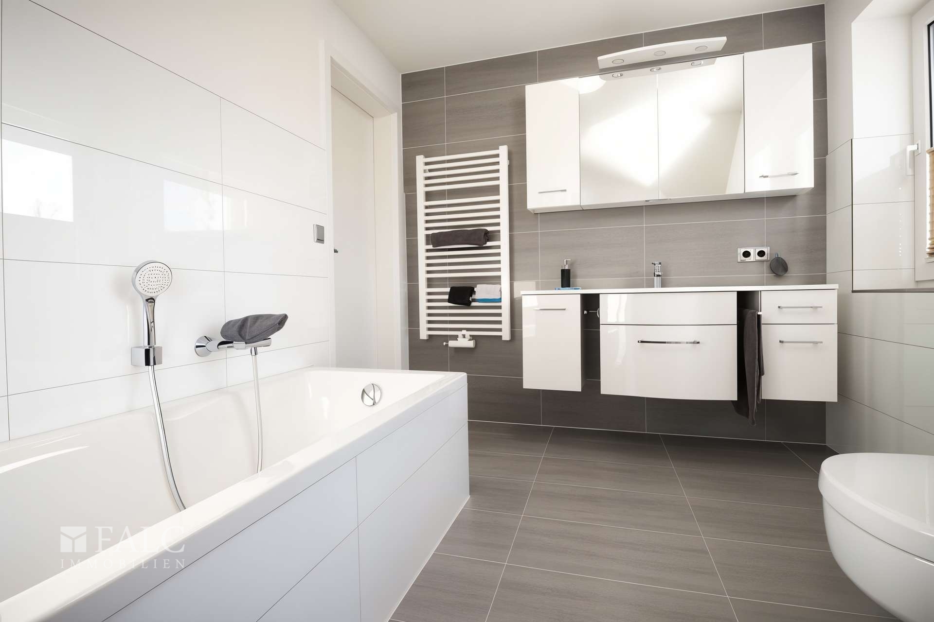   Badezimmer Dachgeschoss II