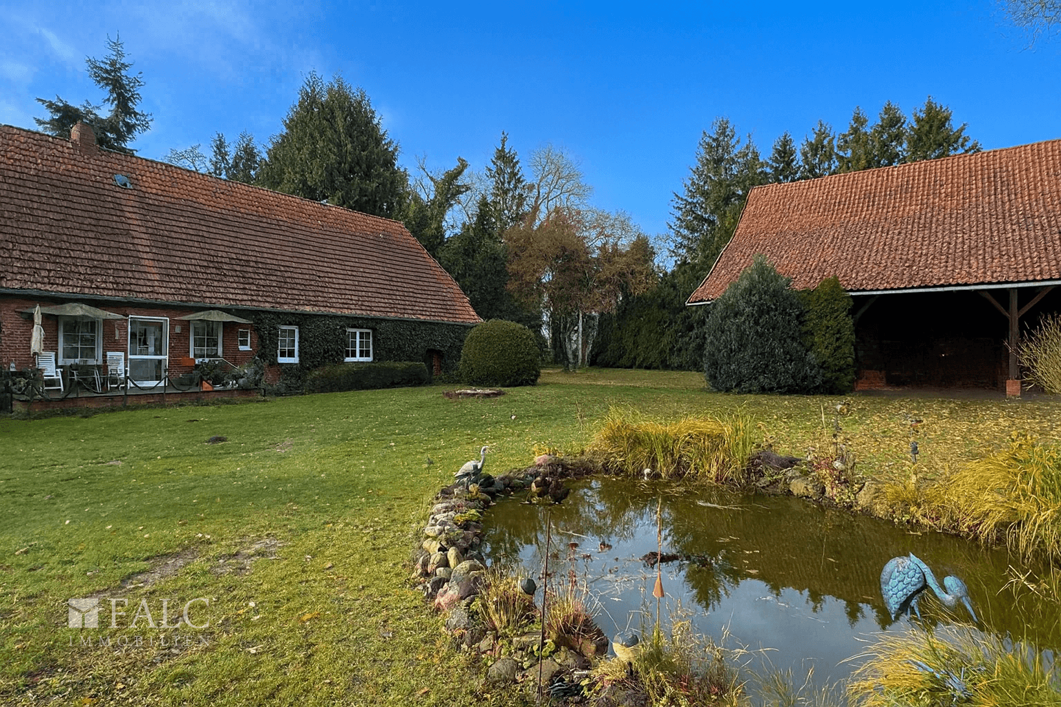 Hausansicht und Scheune