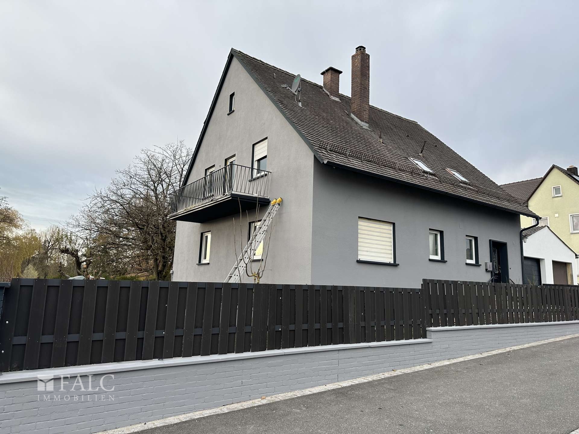 Streißenseite mit Zaun