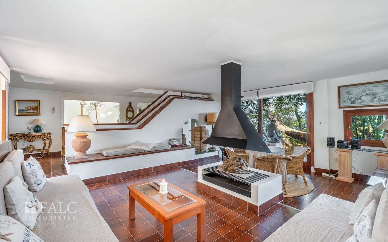 Wohnzimmer mit Kamin