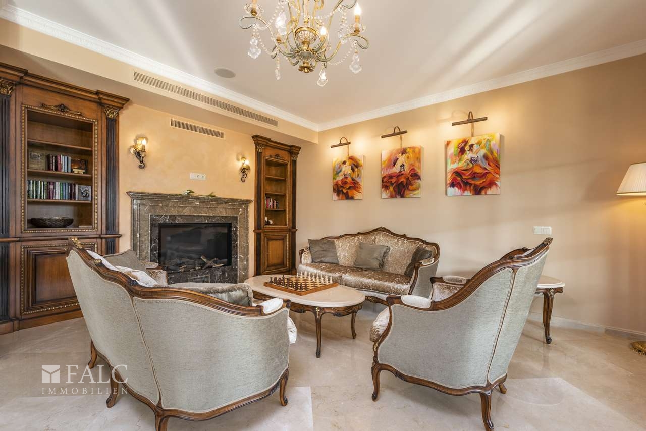 Wohnzimmer mit Kamin