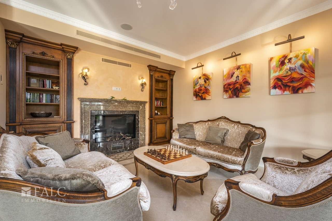 Wohnzimmer mit Kamin