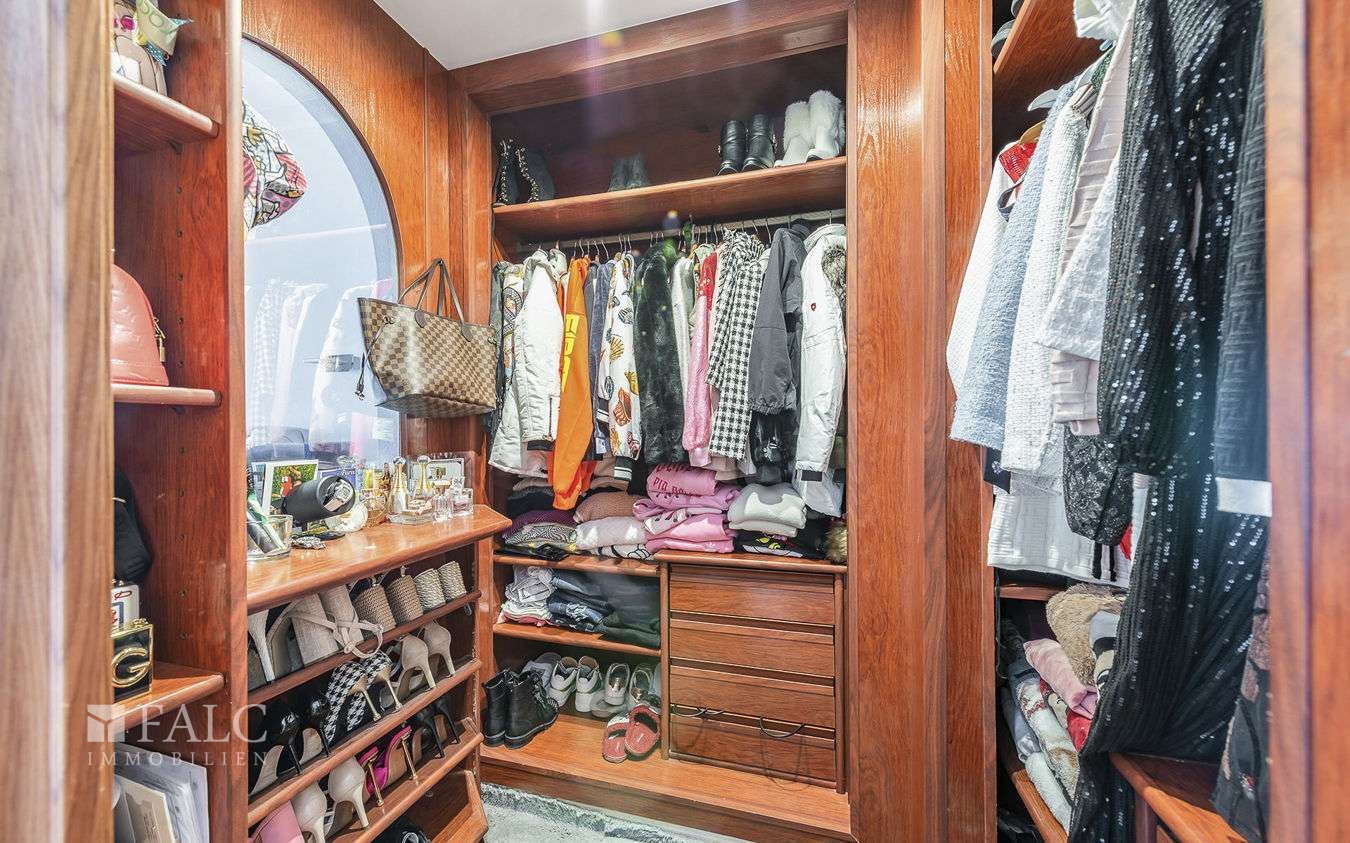 begehbarer Kleiderschrank