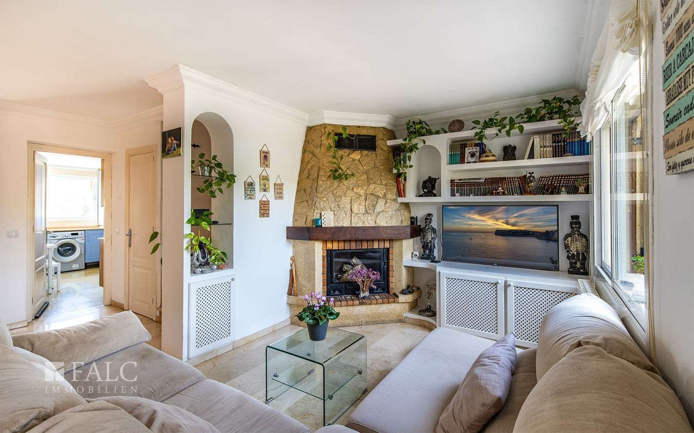 Wohnzimmer mit Kamin