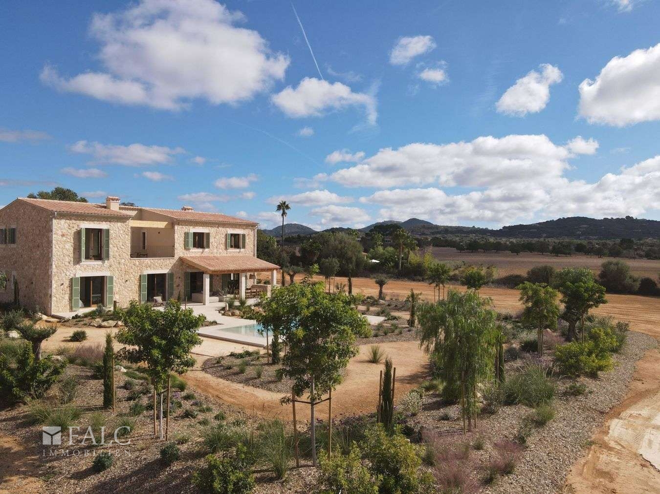 WhatsApp Image 2024-10-14 at 20.47.40 (1)