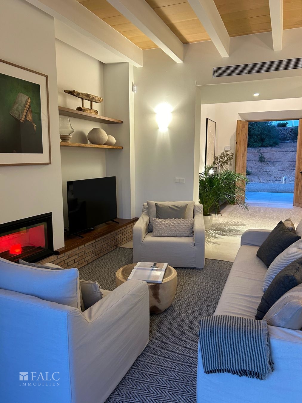 WhatsApp Image 2024-10-14 at 20.44.50 (2)