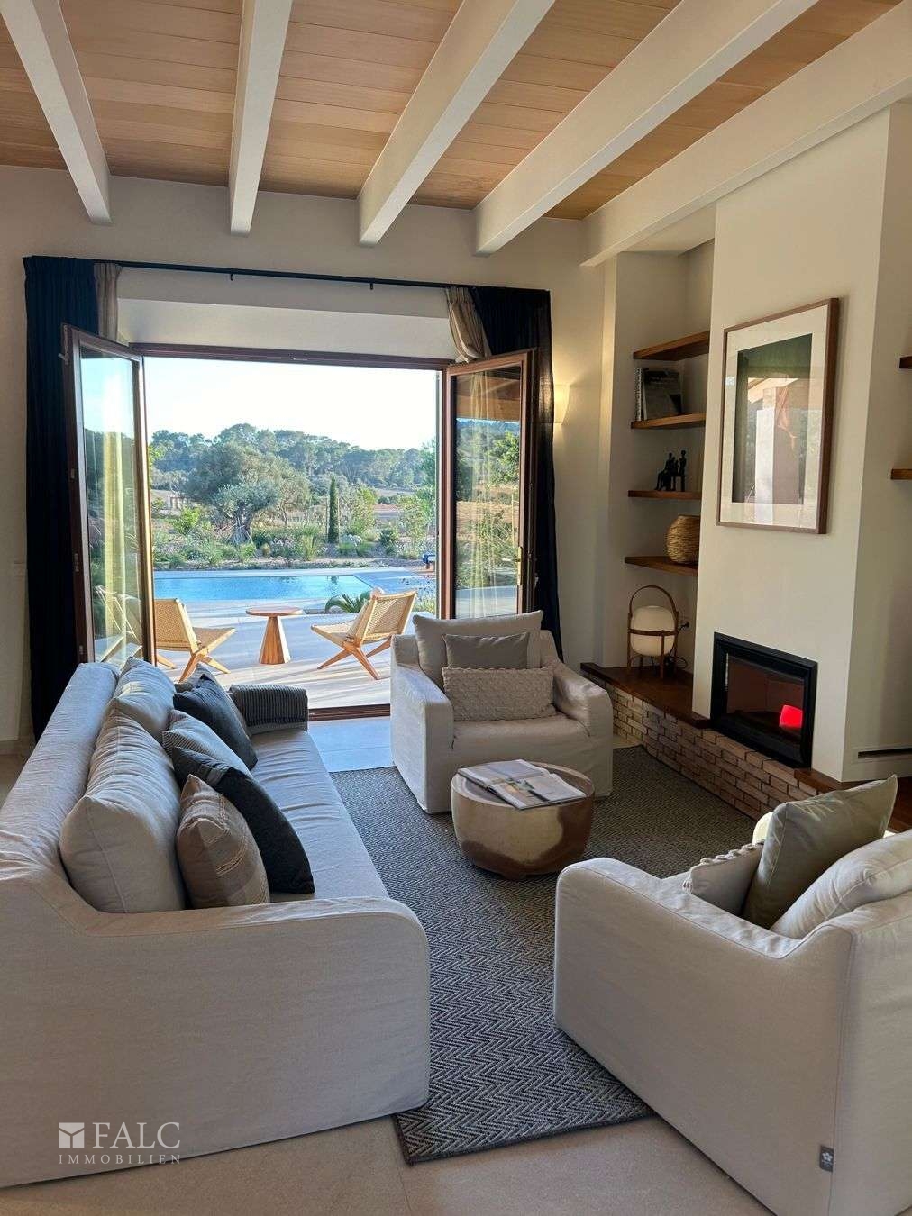 WhatsApp Image 2024-10-14 at 20.44.53 (1)