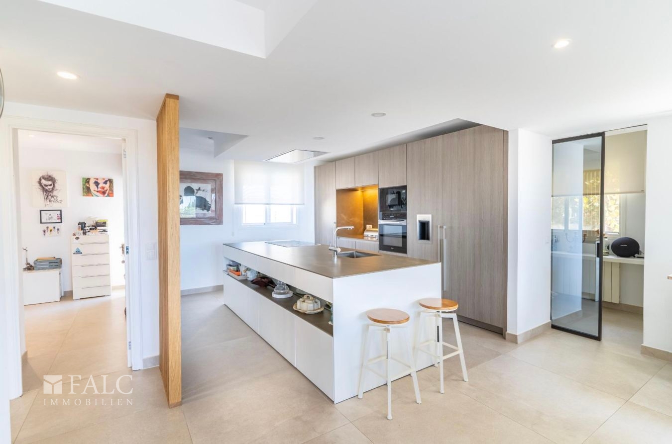 Offene Küche mit Kochinsel