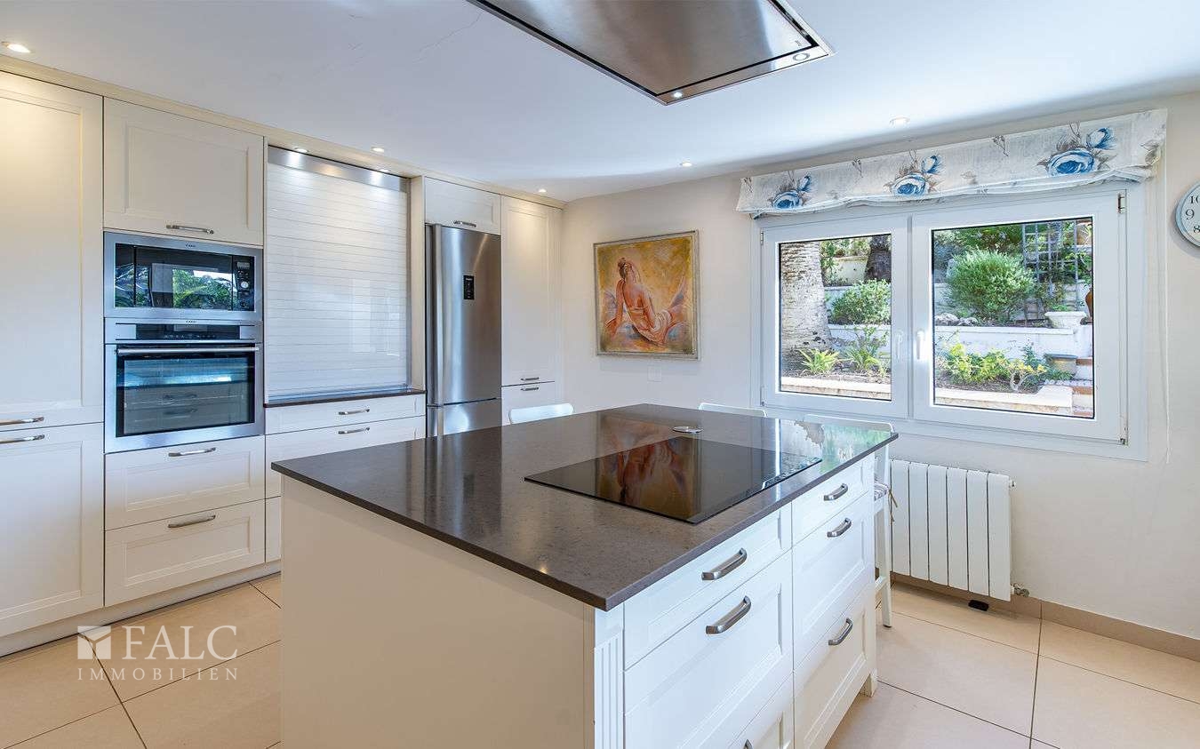 Küche mit Kochinsel