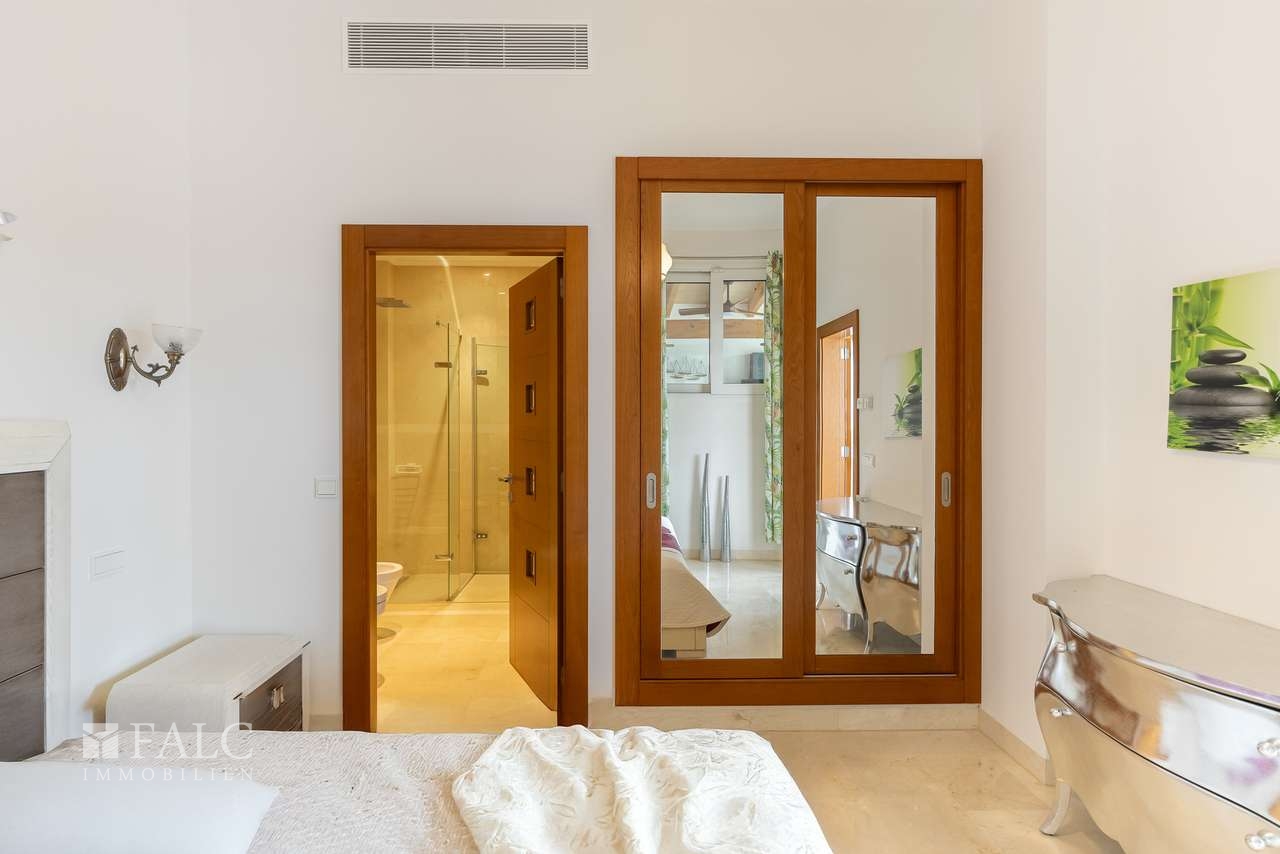 Blick Schlafzimmer-Badezimmer