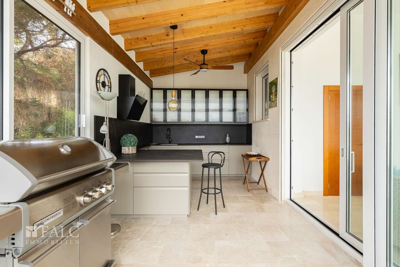 Wohnbereich mit Grillplatz