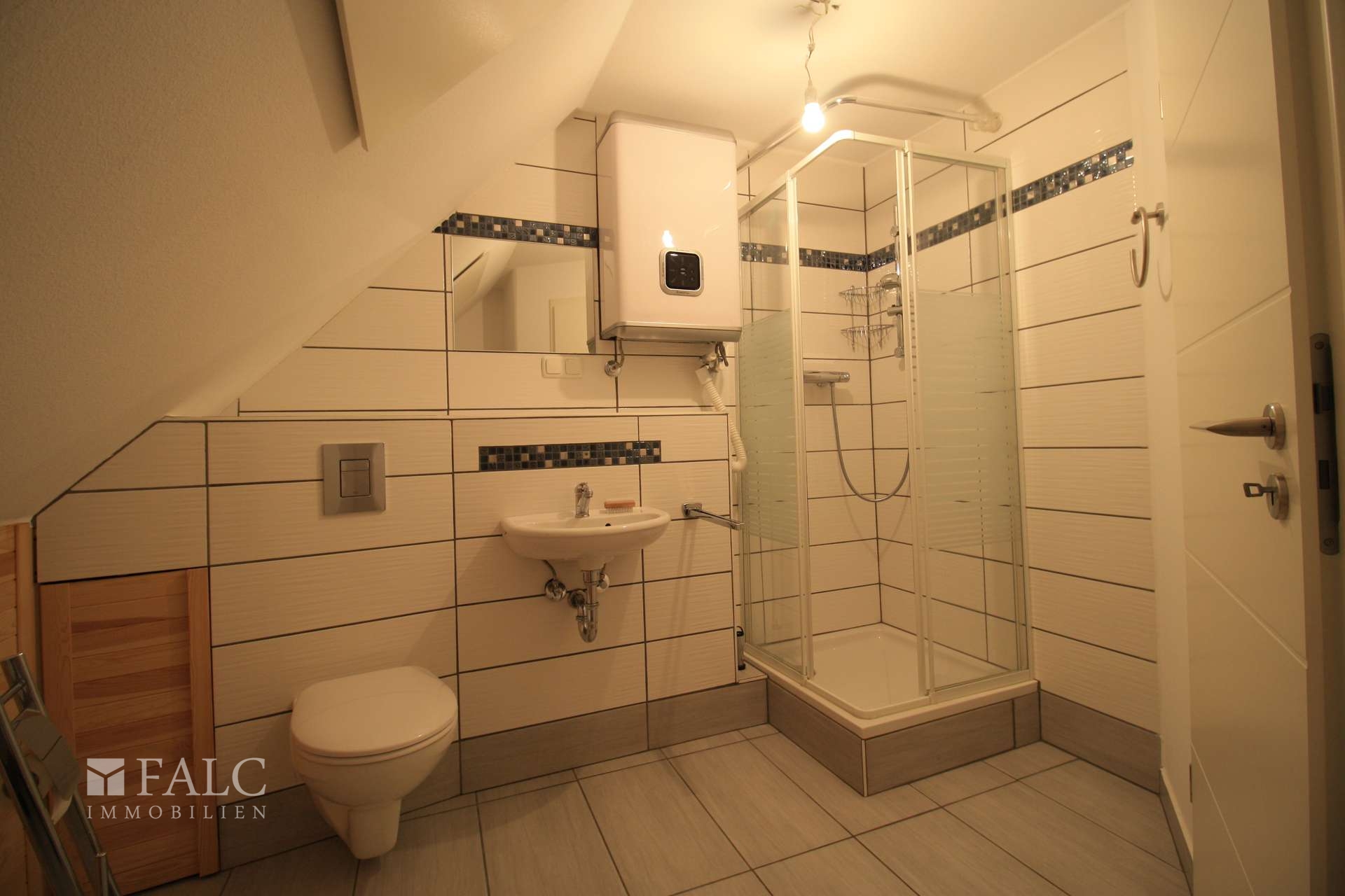 1. OG - Badezimmer mit Dusche