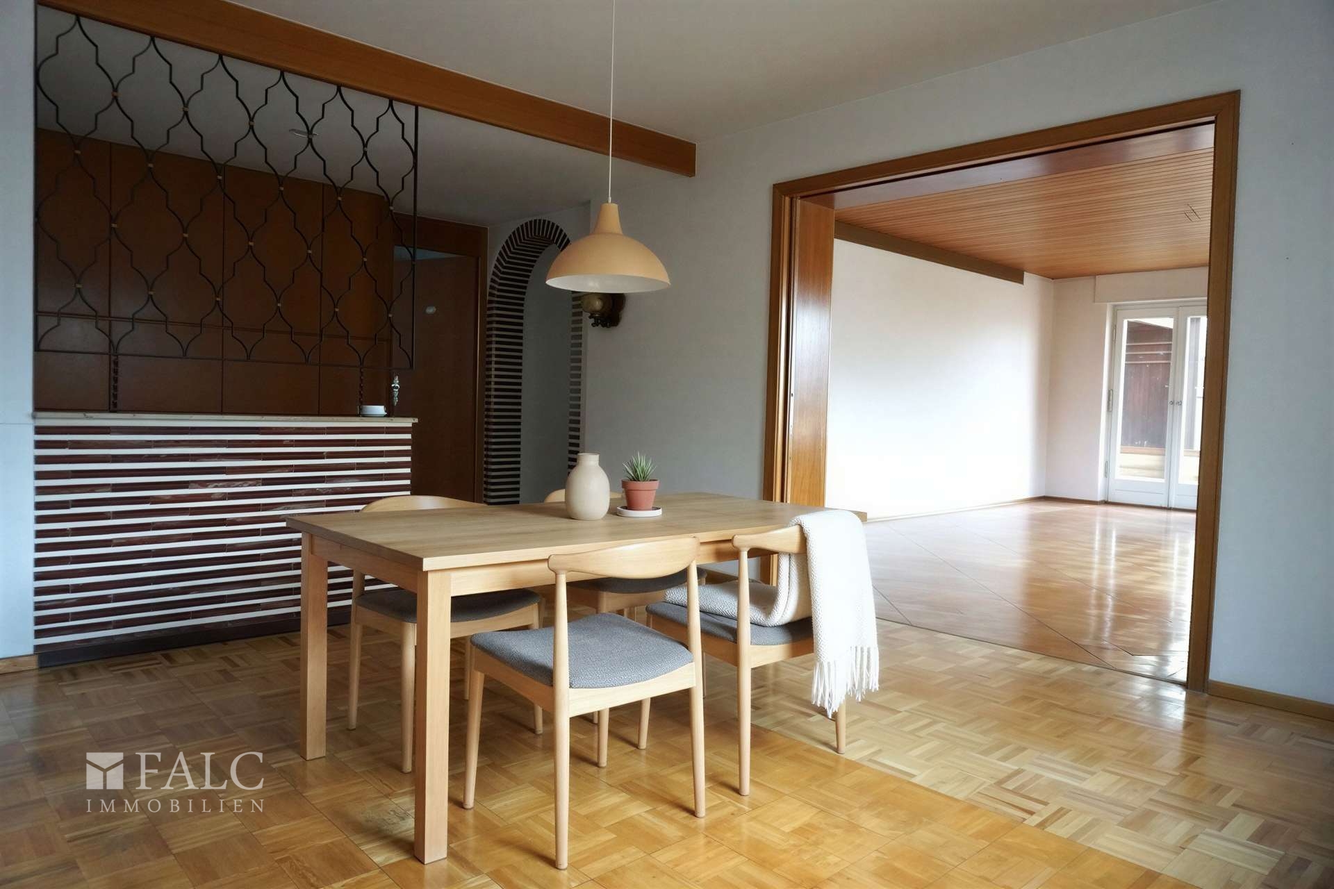 Esszimmer - (KI generiert)