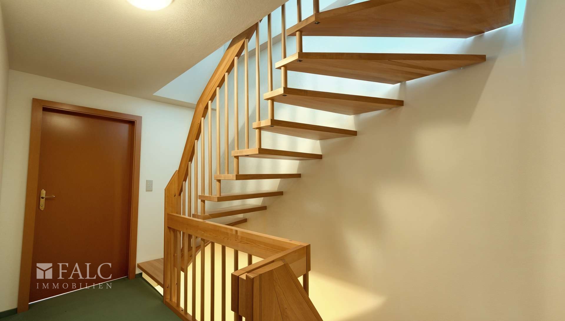 Treppe zum Dachgeschoss