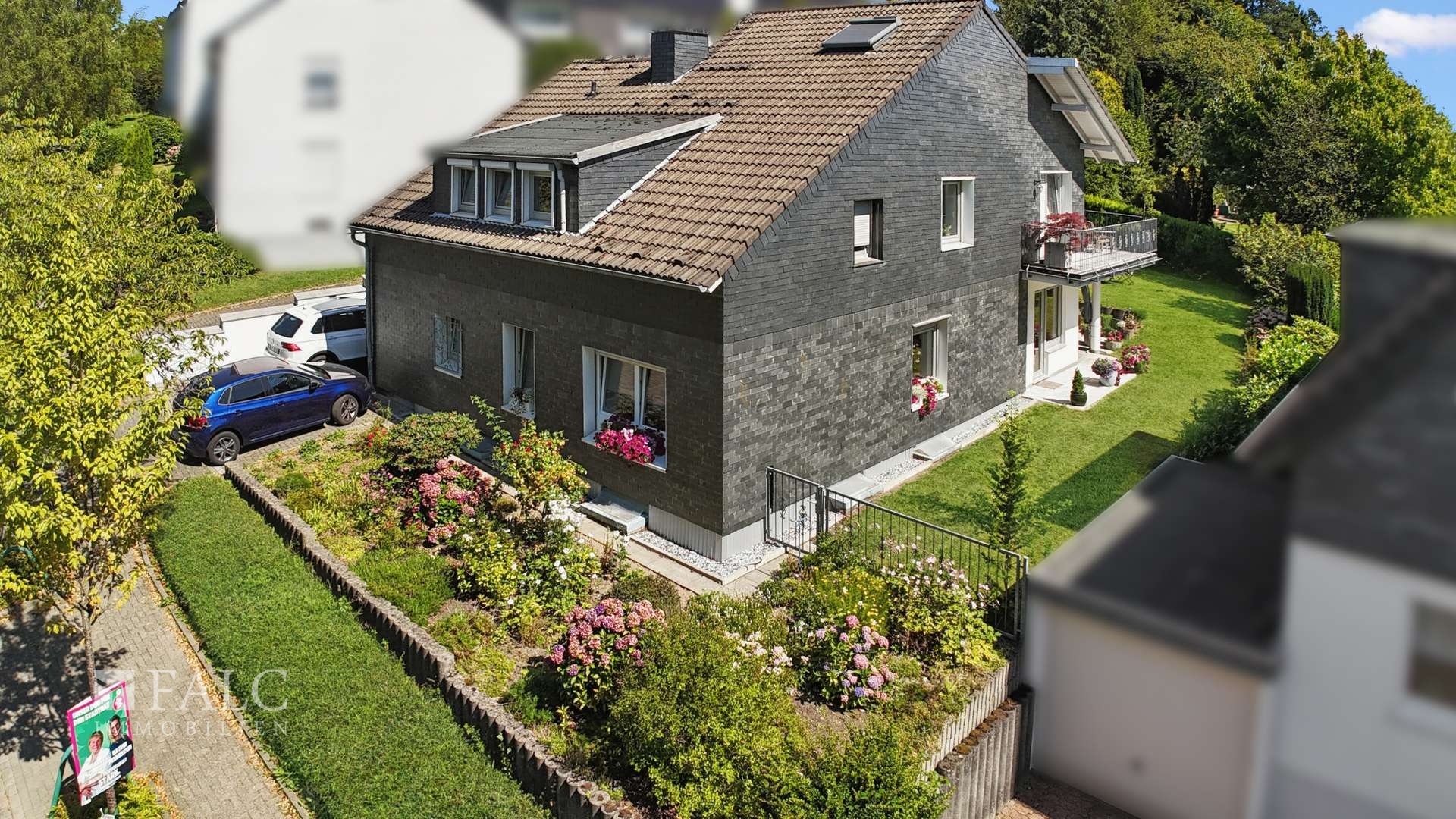 Vorder- und Seitenansicht